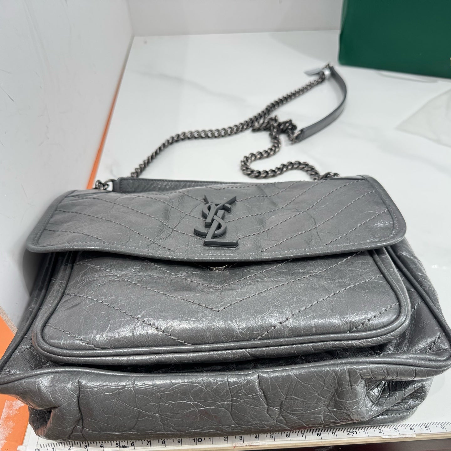 Saint Laurent - Niki Medium - Distressed crinkled calfskin leather - Grey - (Medium)