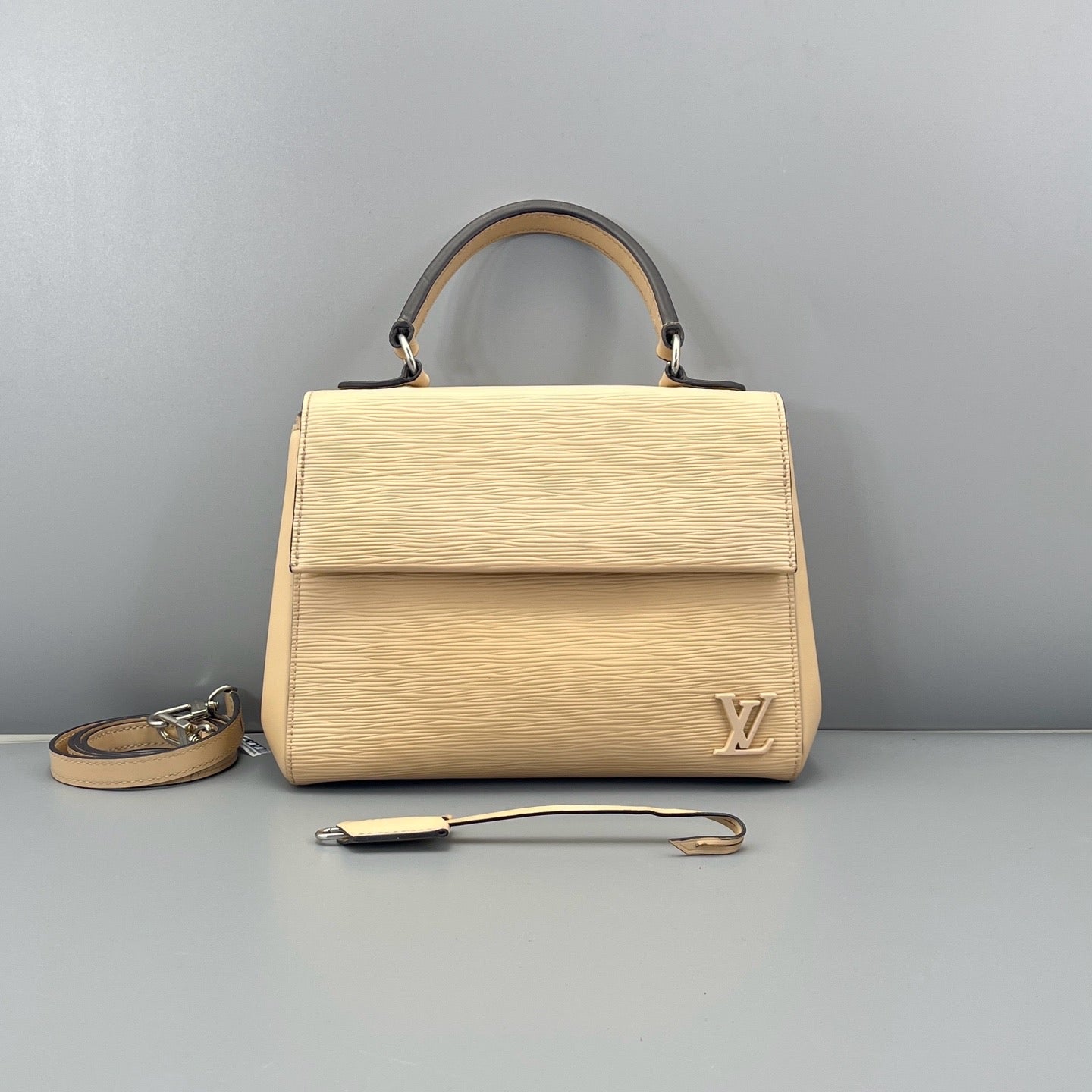 Louis Vuitton - Cluny BB - Epi leather - Beige - (small)
