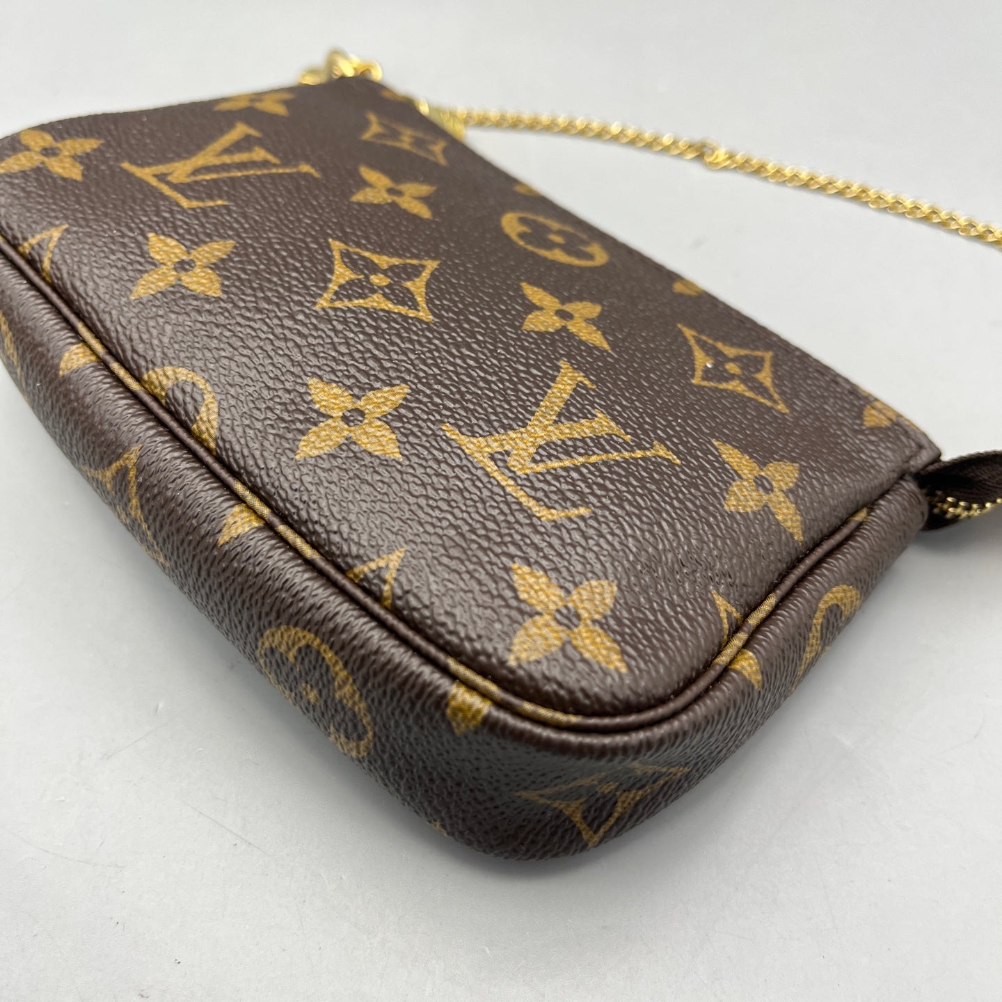 Louis Vuitton - Mini Pochette Accessoires - Monogram coated canvas with Vachetta leather trim and textile lining - Brown - (mini)