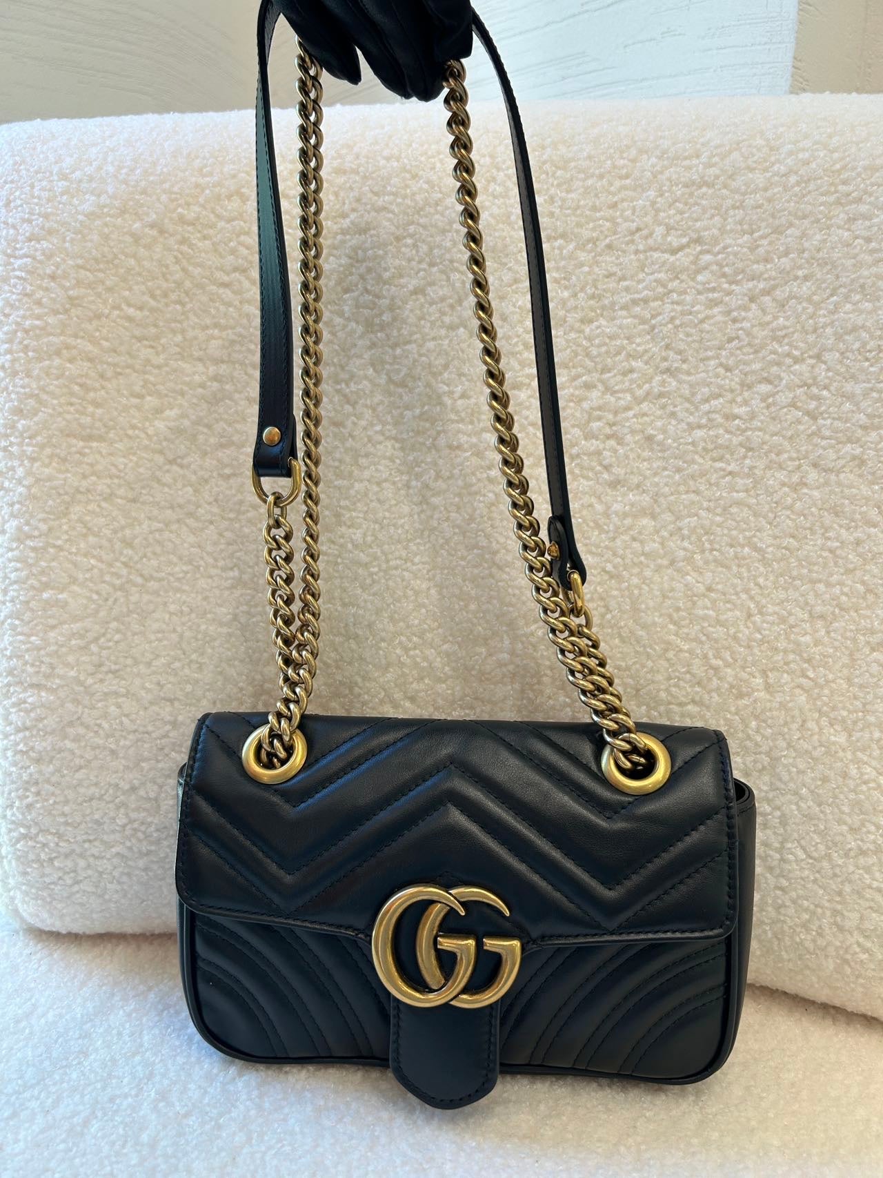 Gucci - GG Marmont Matelassé Shoulder Bag 22 - Leather - Black - (Mini)