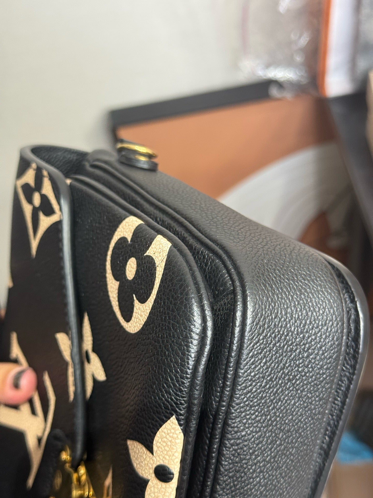 Louis Vuitton - Pochette Métis - Embossed cowhide leather - Black - (small)
