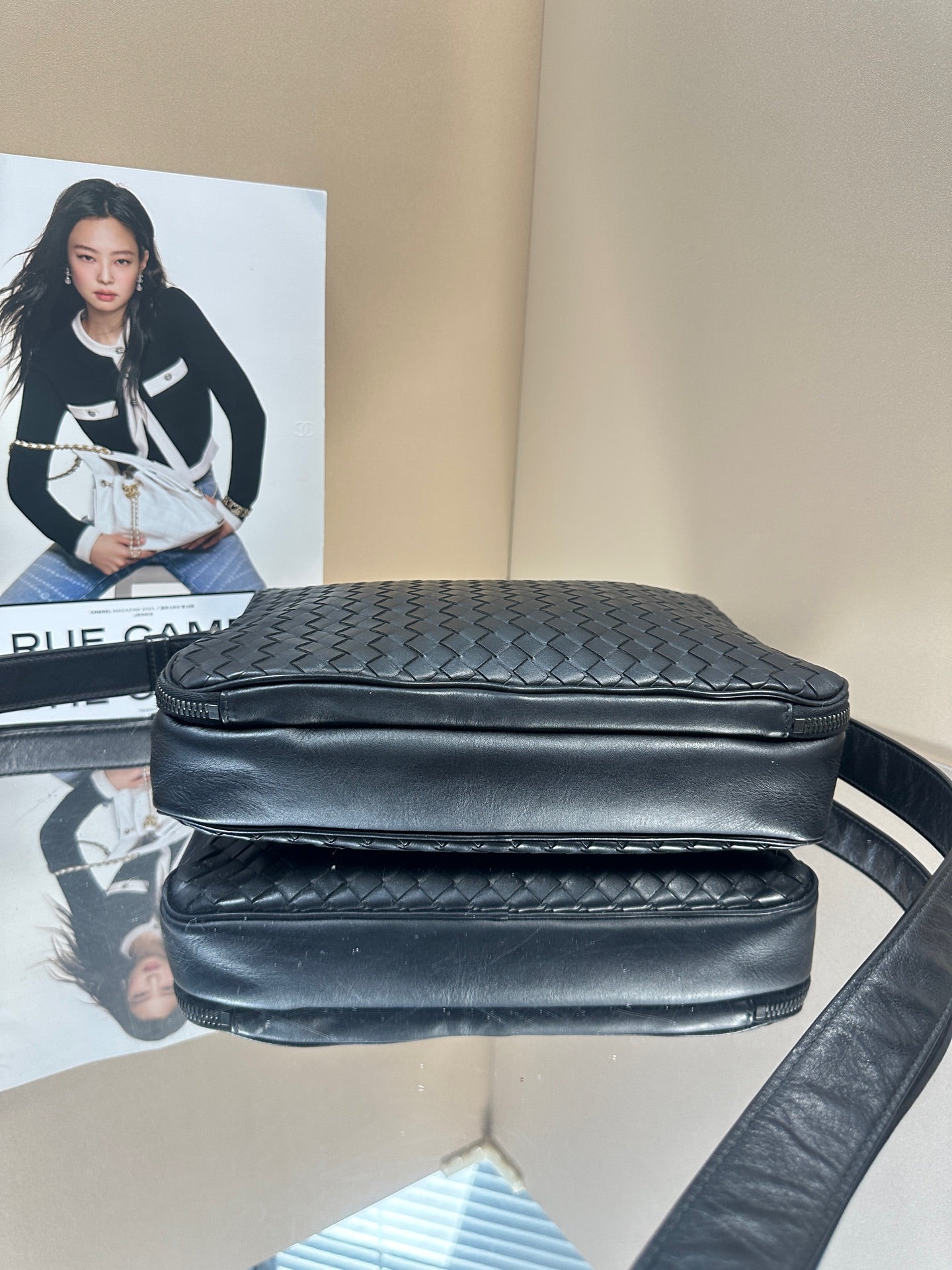 Bottega Veneta - Classic Intrecciato Messenger Bag - Leather - Black - (Medium)
