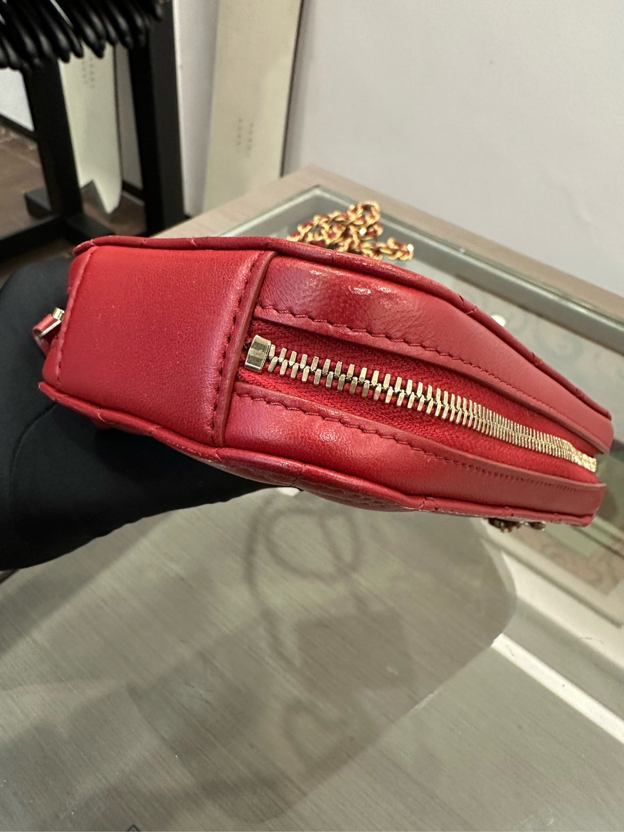 Chanel - Vertical Phone Holder Bag with Enamel CC - Lambskin leather - Red - (mini)