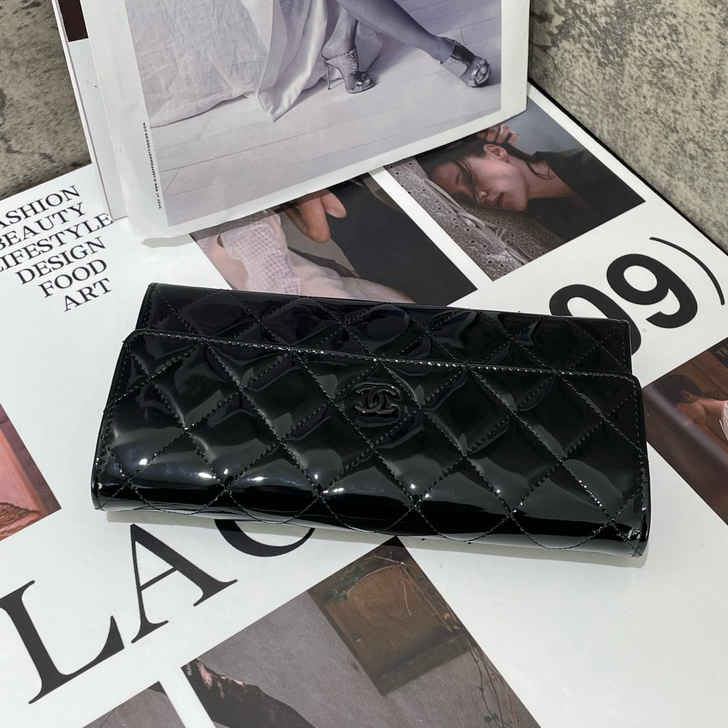 Chanel - Classic Long Flap Wallet - Patent leather - Black - (medium)