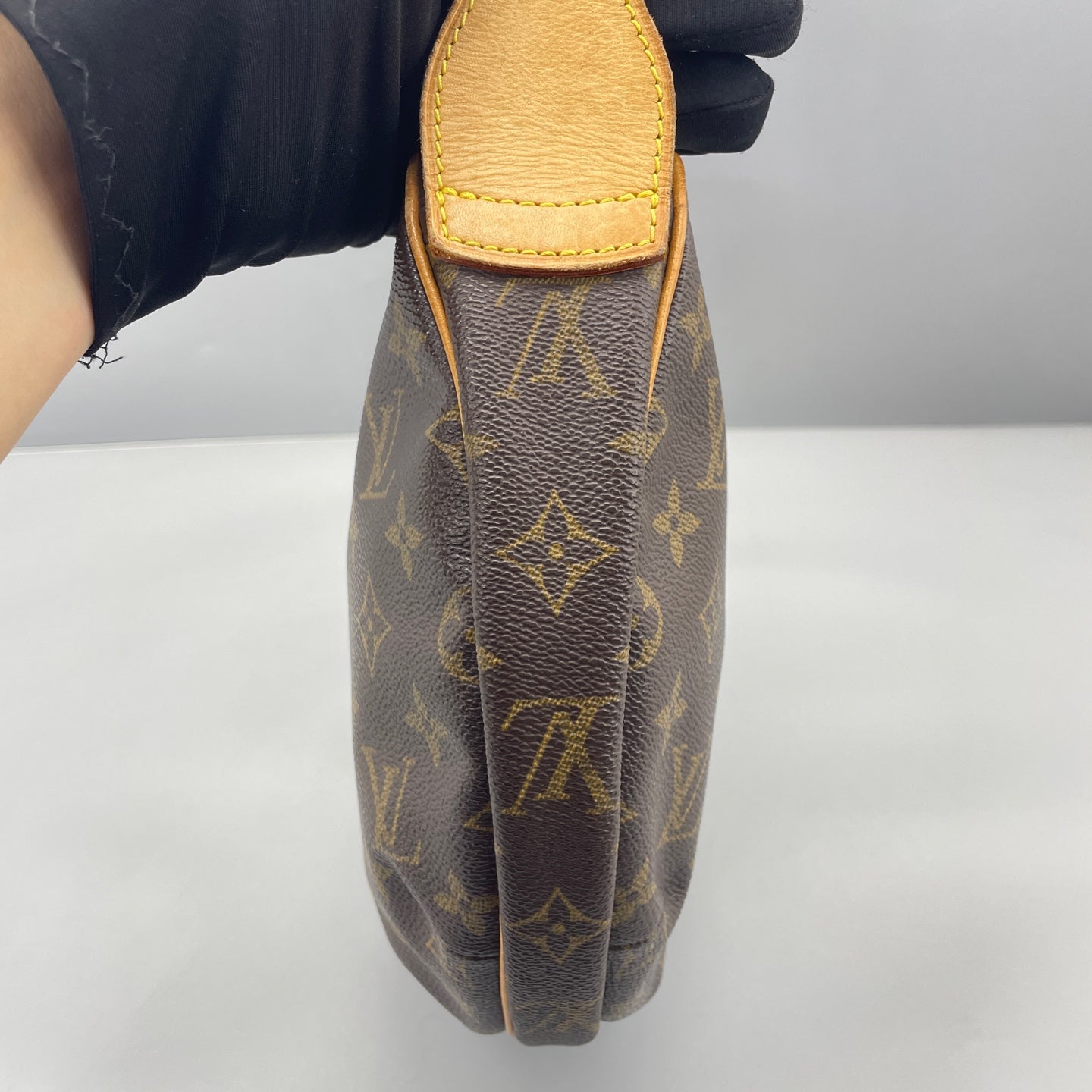 Louis Vuitton - Pochette Croissant - Monogram coated canvas with Vachetta leather trim - Brown - (Small)