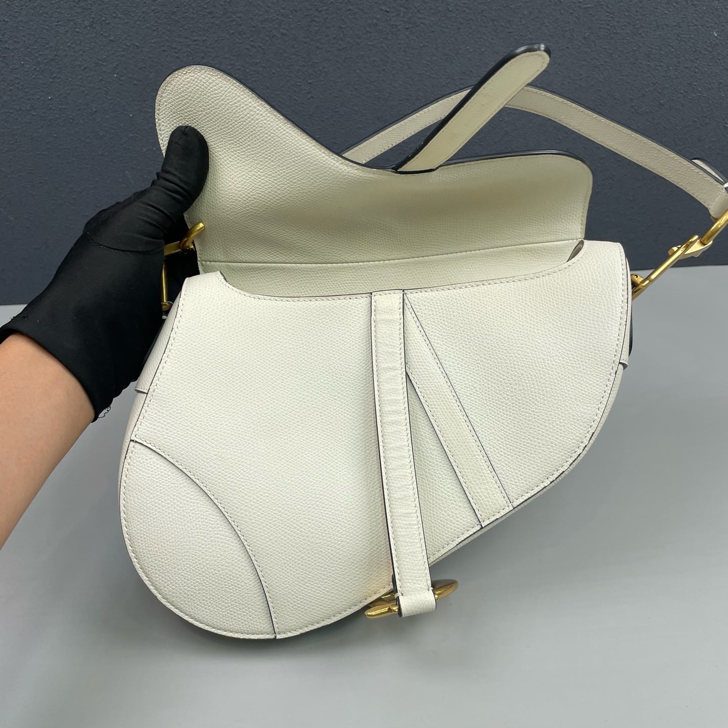 Dior - Saddle Bag - Grained calfskin leather - White - (Medium)