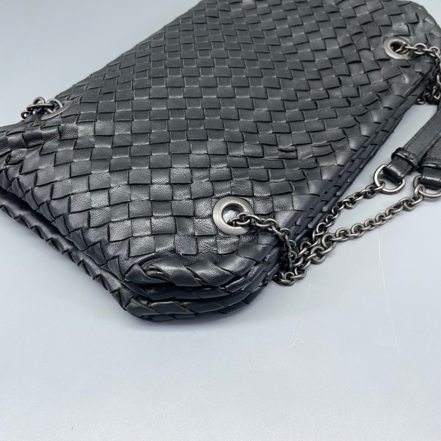Bottega Veneta - Intrecciato Woven Chain Shoulder Bag - Leather - Black - (small)