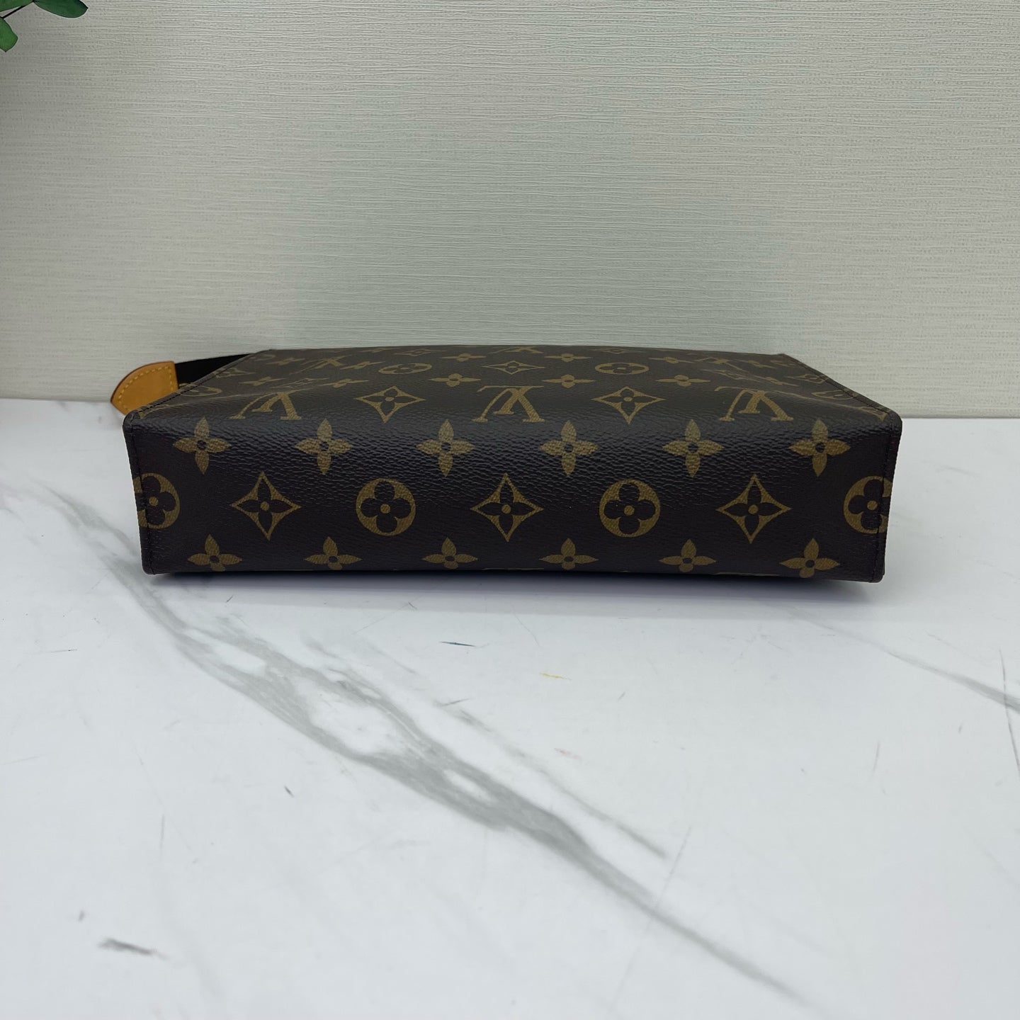 Louis Vuitton - Toiletry Pouch 26 - Monogram coated canvas with Vachetta leather trim - Brown - (medium)