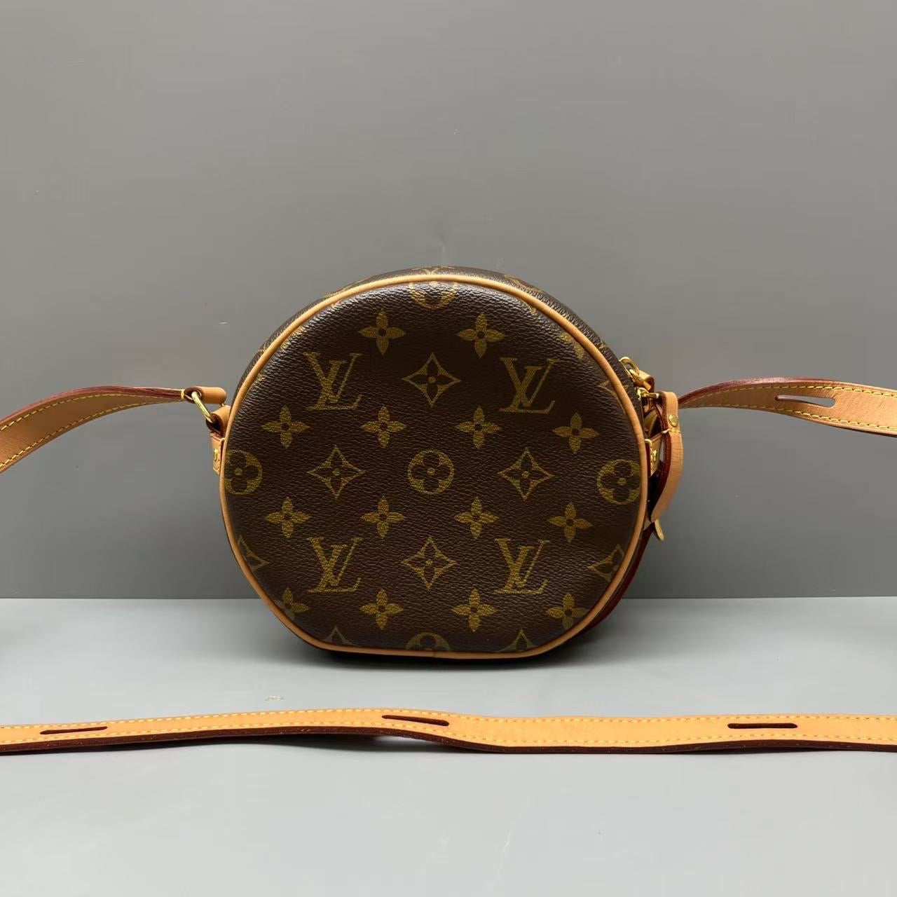 Louis Vuitton - Boite Chapeau Souple PM - Monogram coated canvas and Vachetta leather - Brown - (Small)