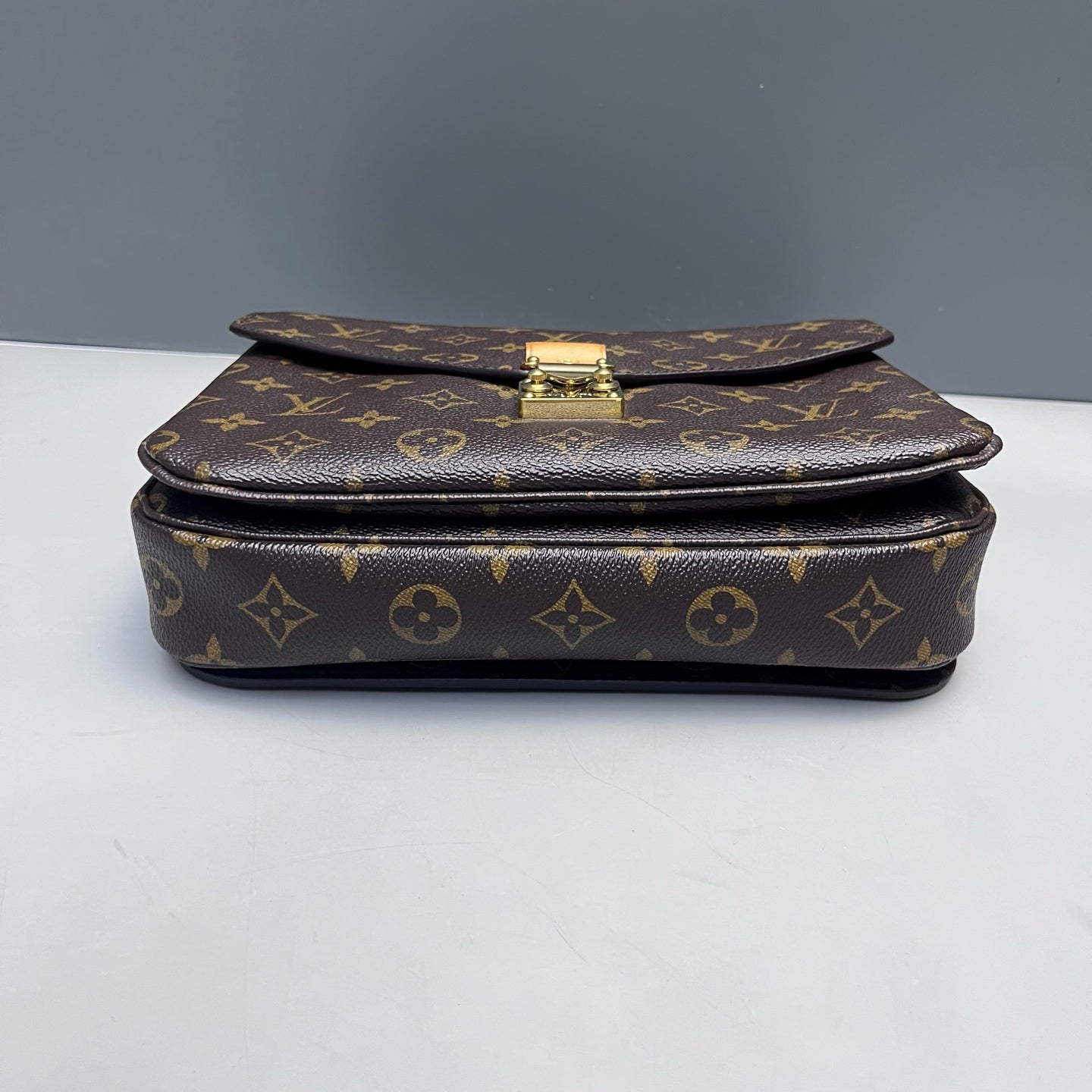 Louis Vuitton - Pochette Metis - Monogram coated canvas with Vachetta leather trim - Brown - (Medium)