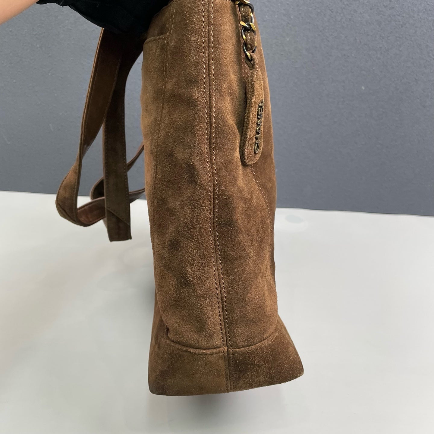 Chanel - Vintage Suede Shoulder Tote Bag - Suede - Brown - (Medium)