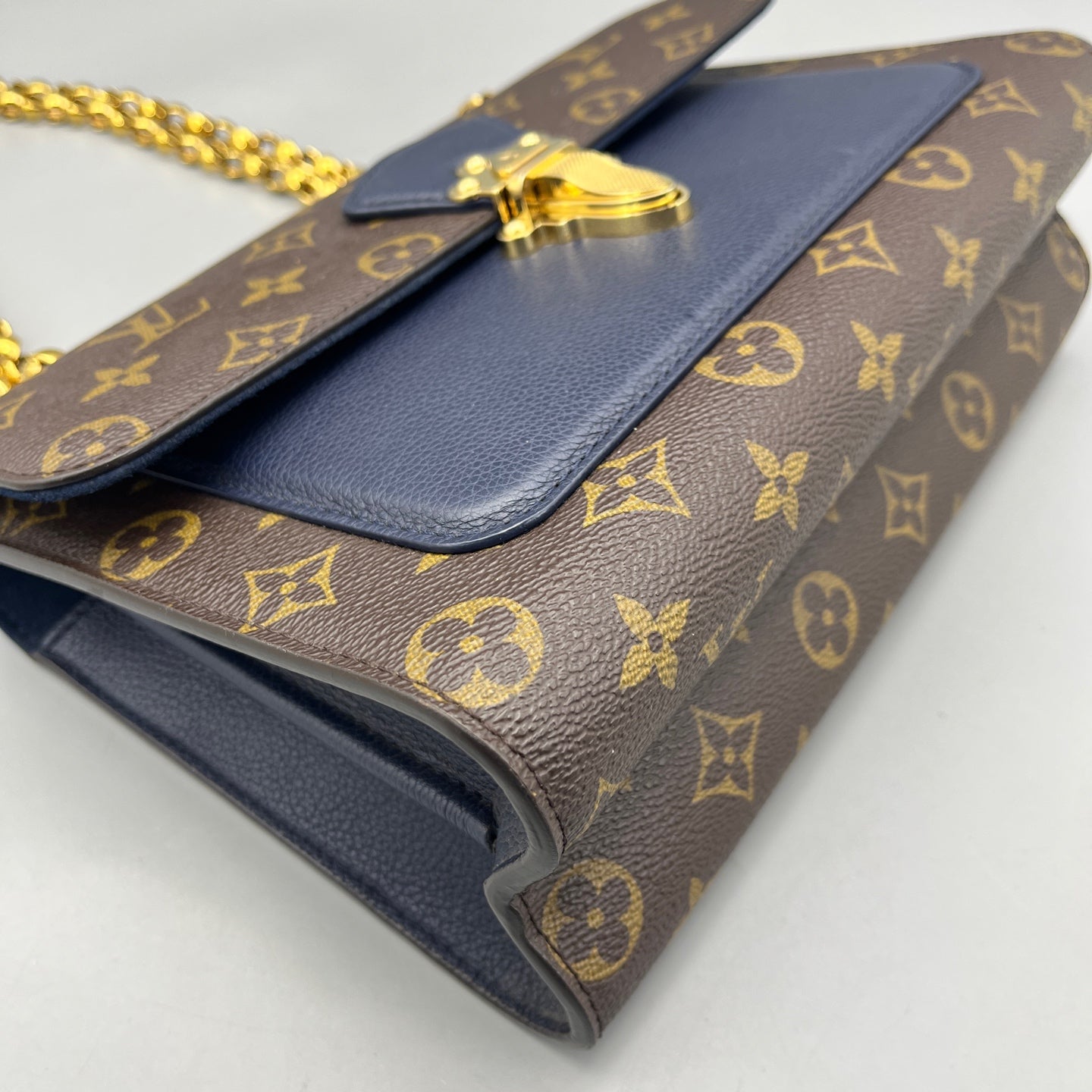 Louis Vuitton - Victoria Chain Bag - Monogram coated canvas with grained leather trim - Brown and Blue - (medium)
