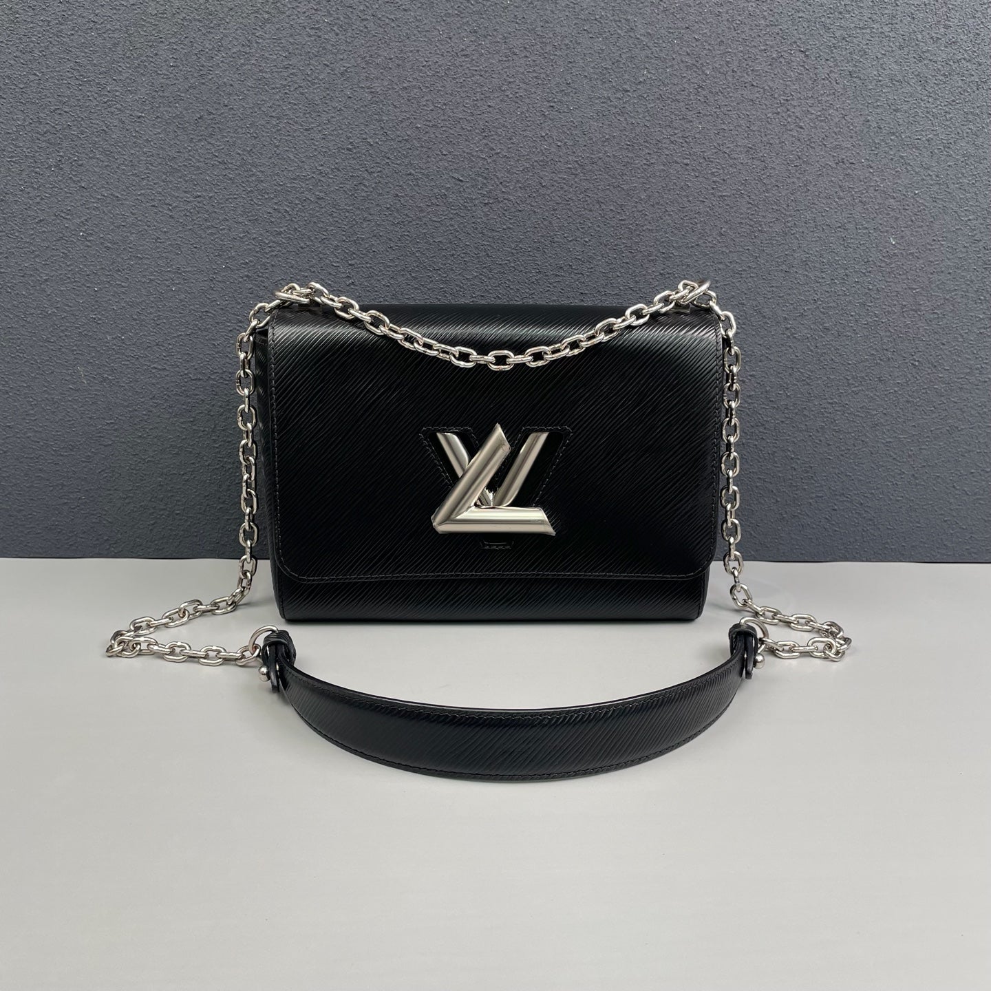 Louis Vuitton - Twist Chain Bag - Epi leather - Black - (small)