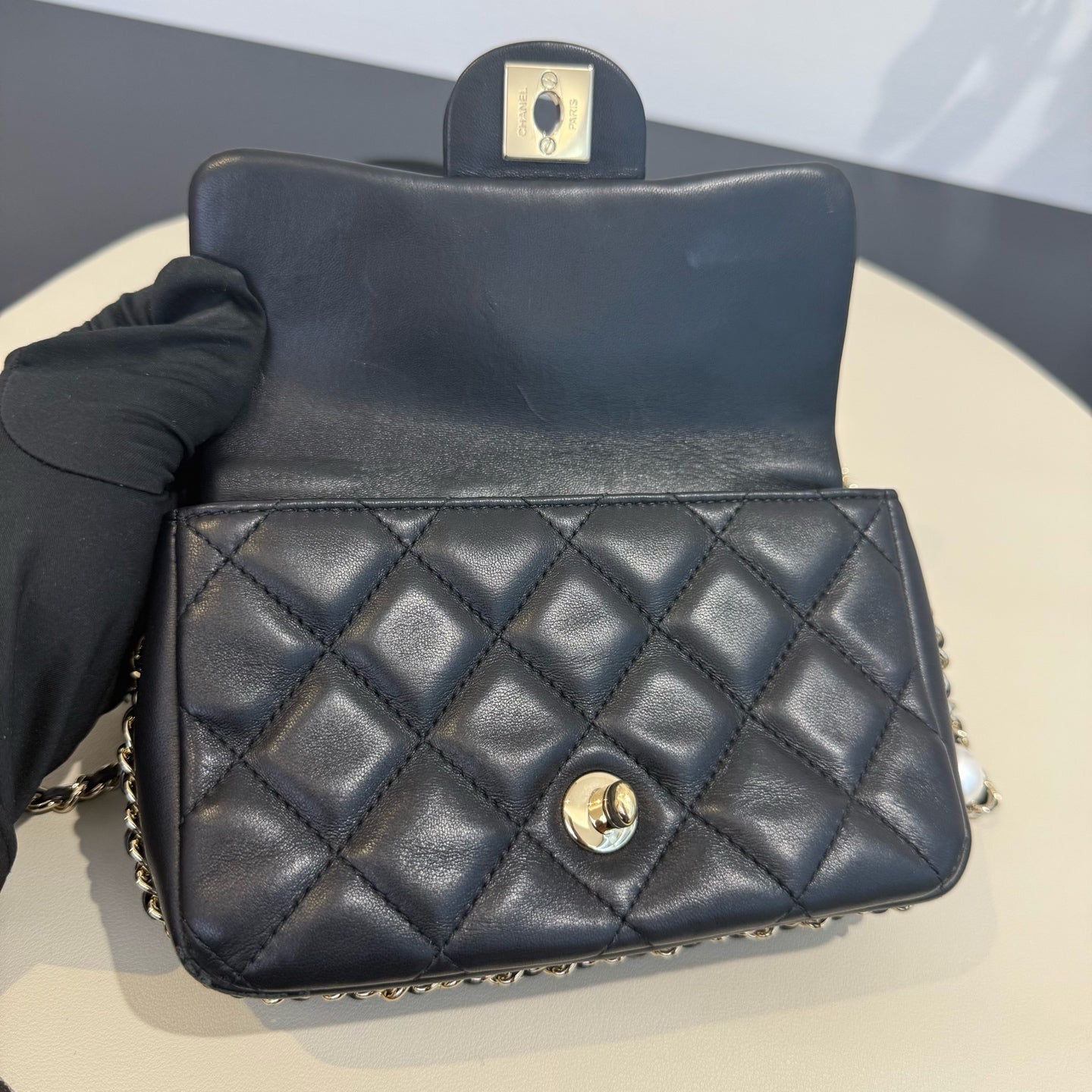 Chanel - Mini Classic Flap Bag with Pearl Chain - Lambskin leather - Black - (mini)