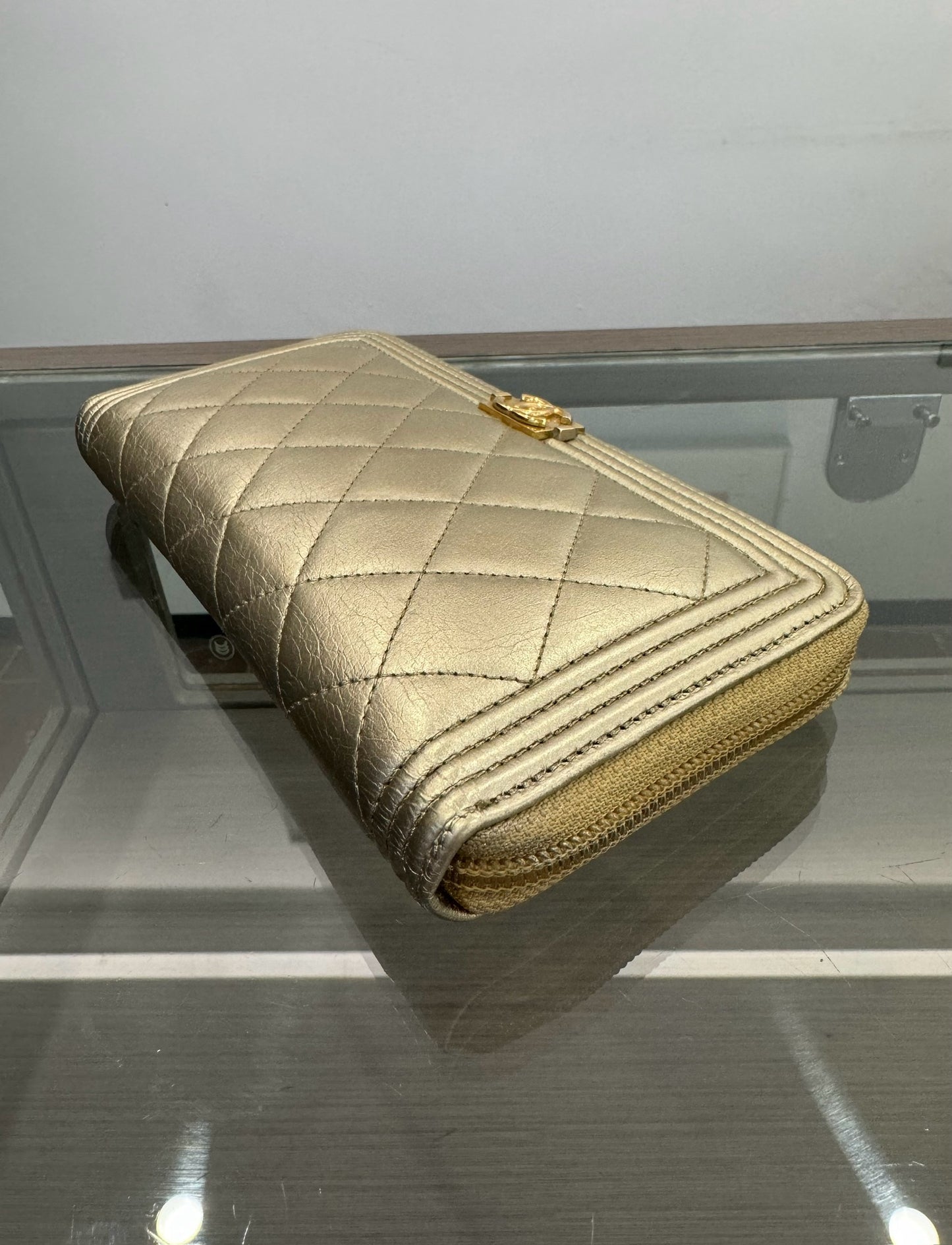 Chanel - Le Boy Zip Wallet - Aged metallic calfskin leather - Gold - (medium)