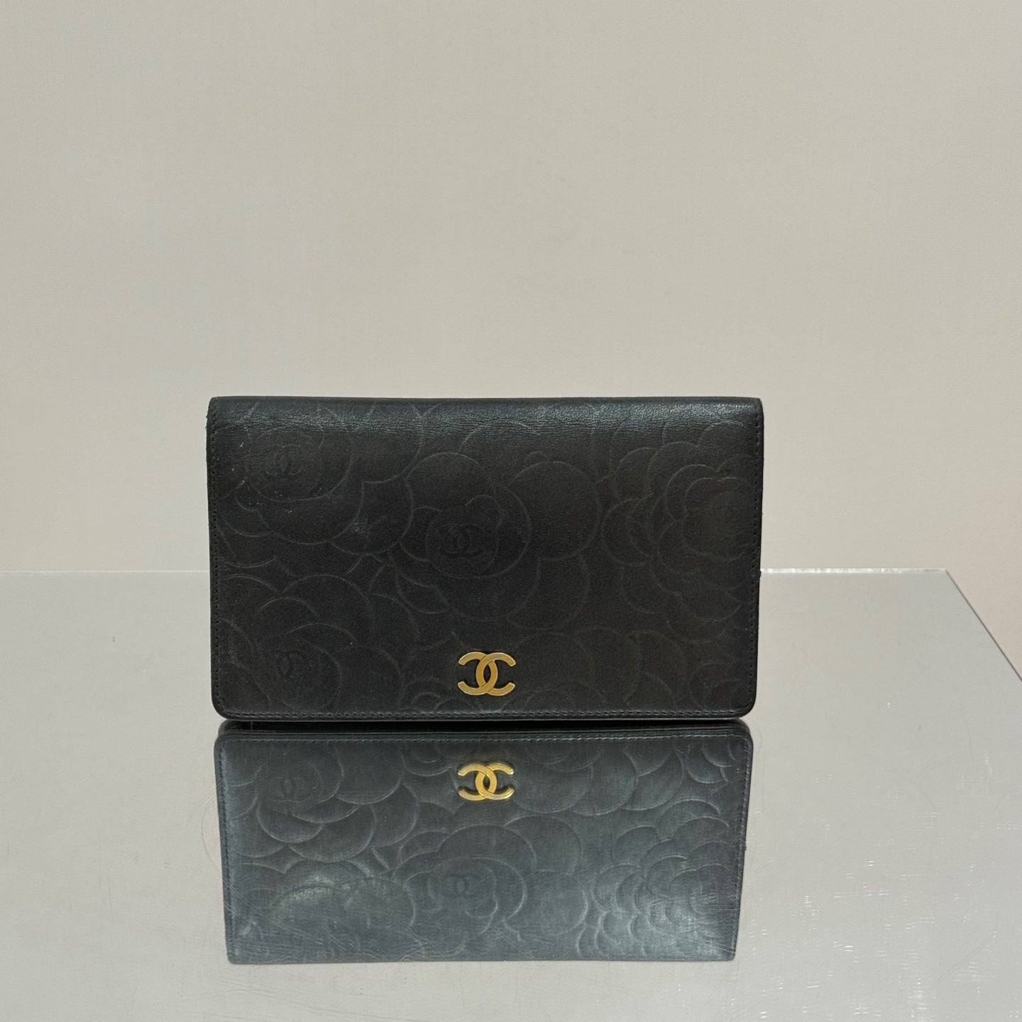 Chanel - Camellia Bi-Fold Wallet - Leather - Black - (Small)
