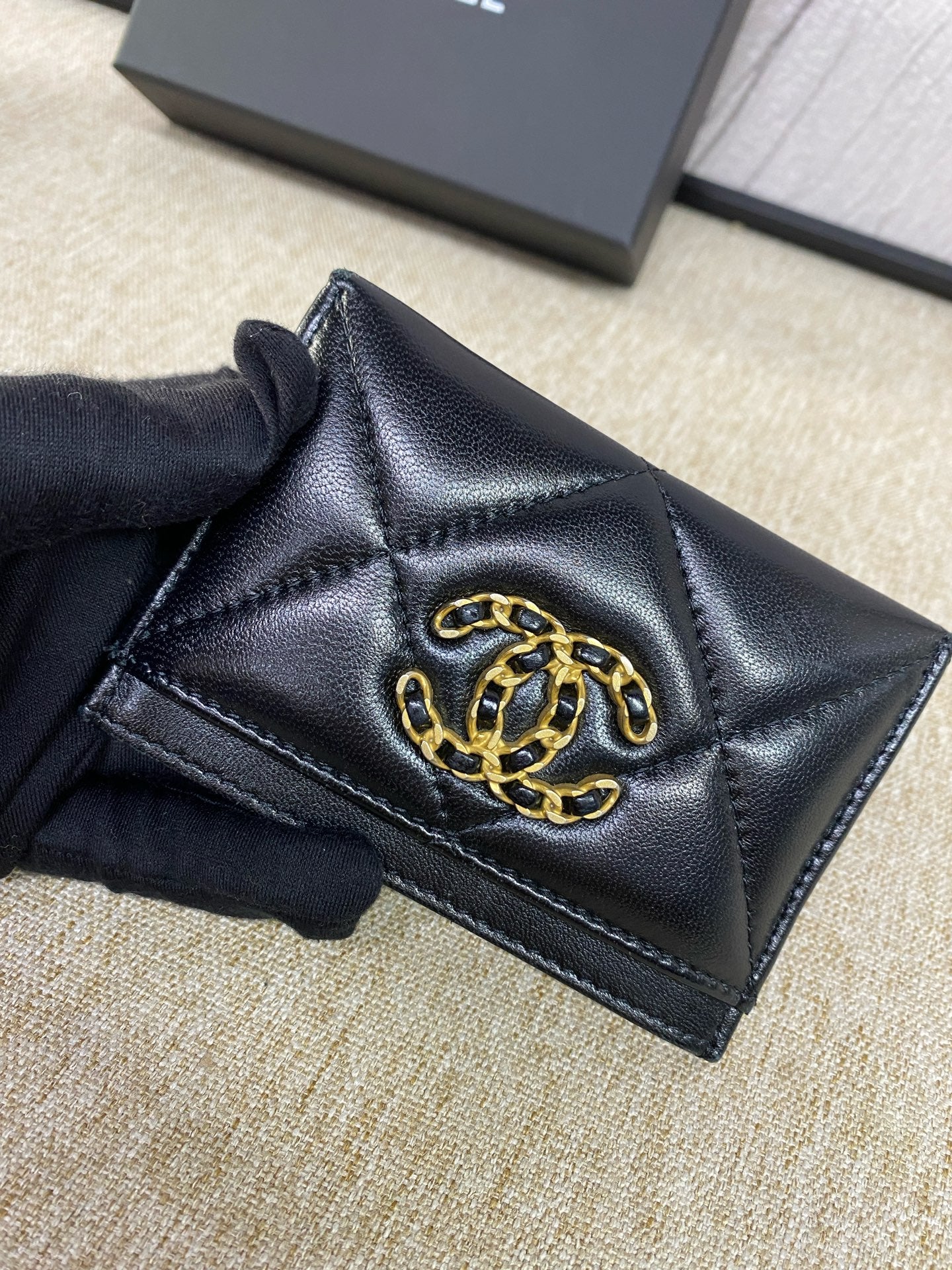 Chanel - 19 Card Holder - Lambskin leather - Black - (Small)