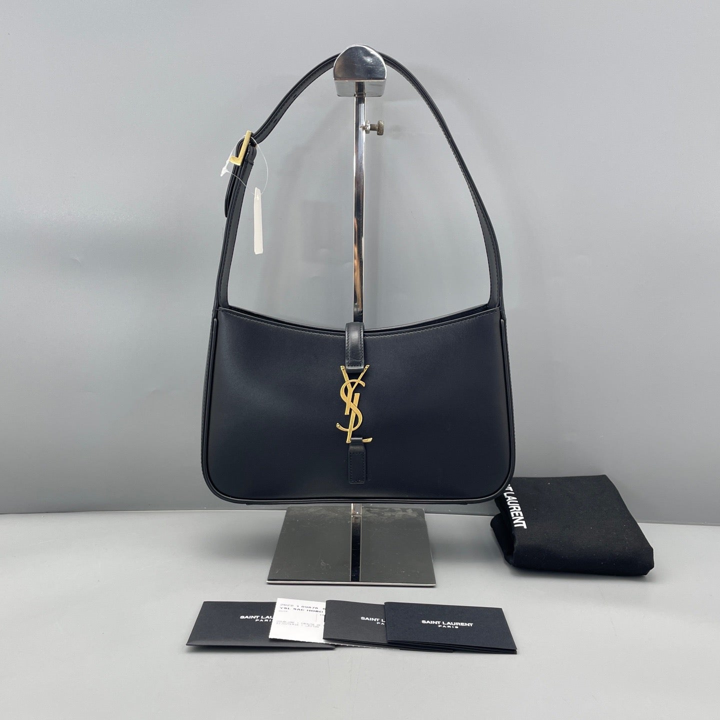 Saint Laurent - Hobo Shoulder Bag - Leather - Black - (Medium)
