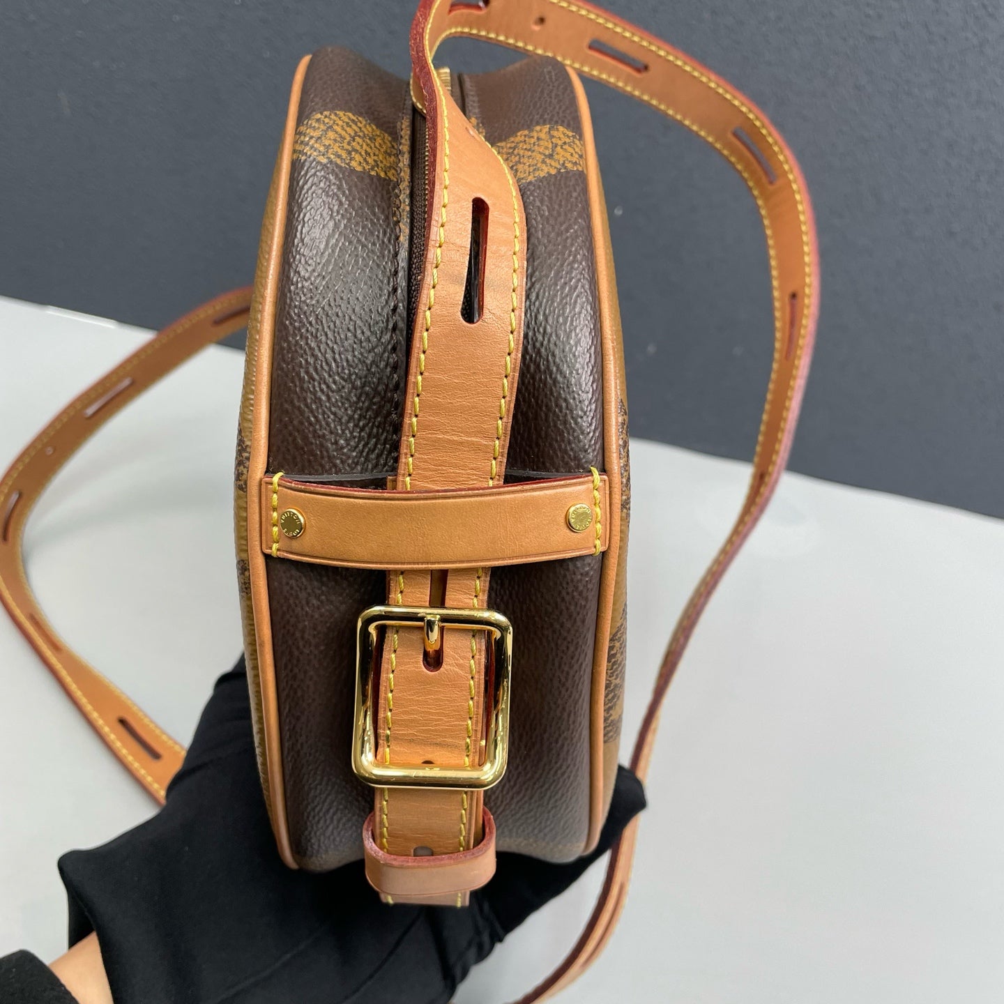 Louis Vuitton - Boîte Chapeau Souple - Monogram Giant Reverse coated canvas and Vachetta leather - Brown - (Small)