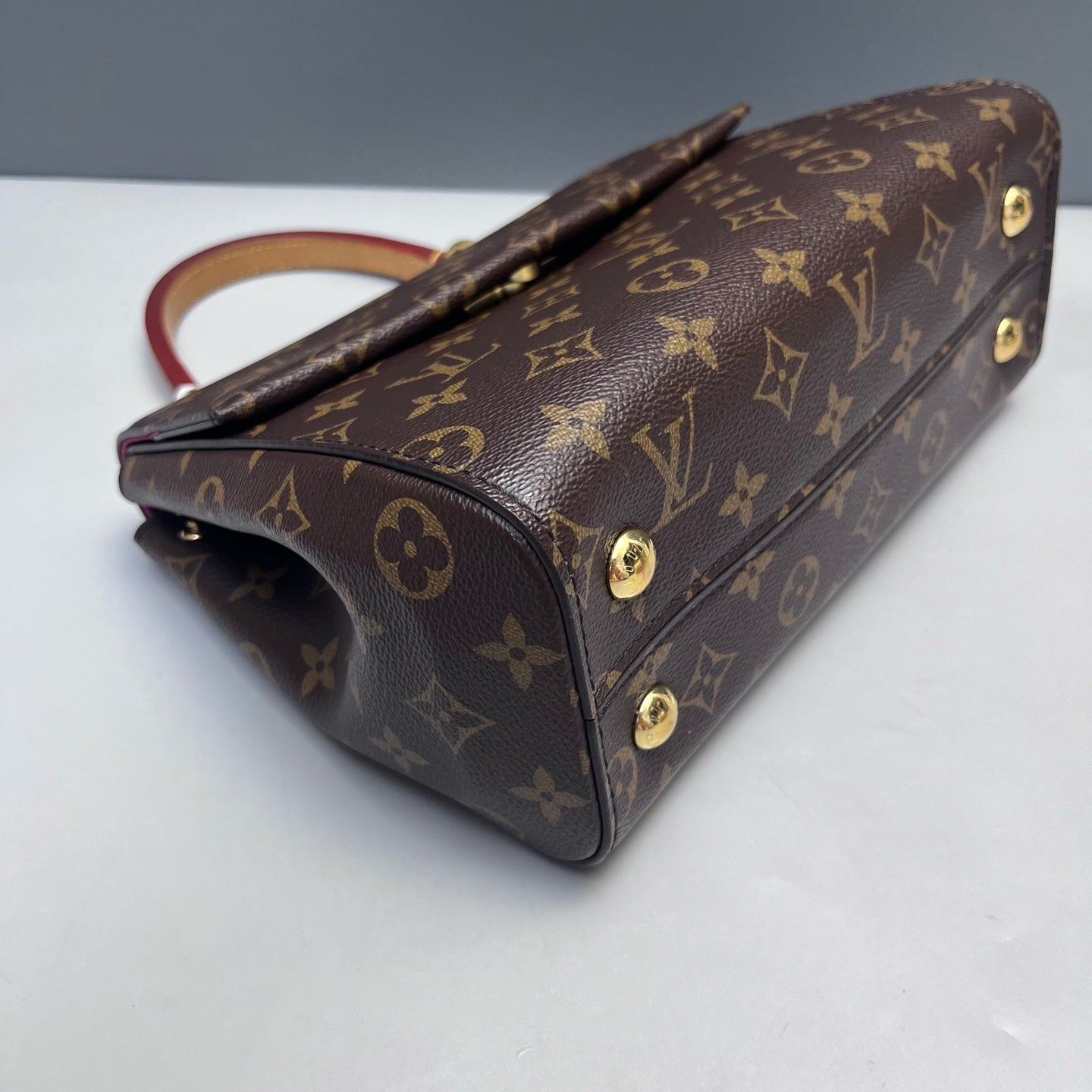 Louis Vuitton - Cluny BB - Monogram coated canvas with natural cowhide leather trim and colored smooth leather accents - Brown with fuchsia accents - (Medium)