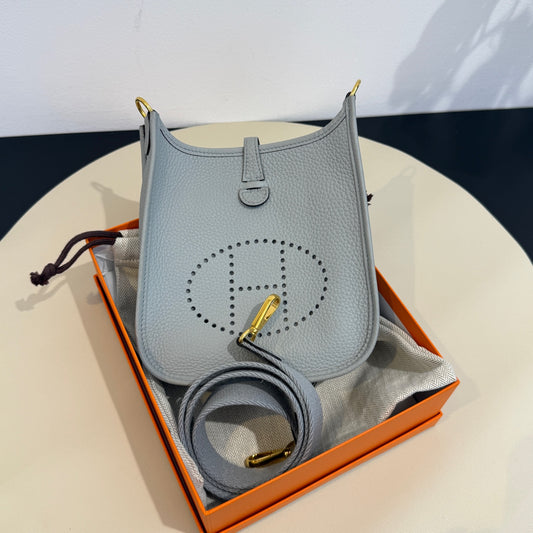 Hermès - Evelyne 16 (TPM) - Clemence leather with canvas strap - Glacier Blue with Gold-Tone Hardware - (mini)