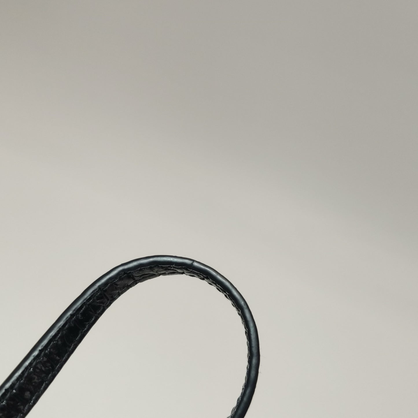 Saint Laurent - Monogram Wallet on Chain (WOC) - Calfskin leather with crocodile embossing - Black with Gold-Tone Hardware - (Mini)