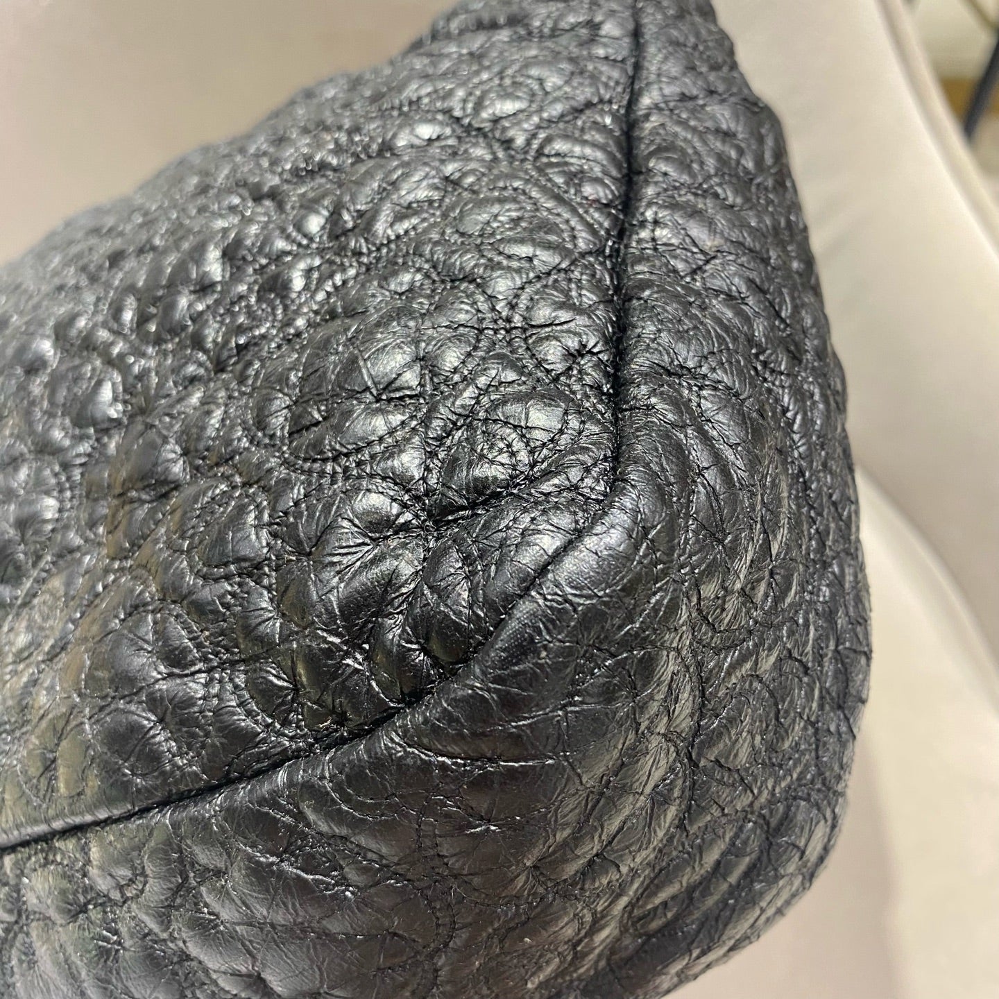 Chanel - Vintage Camellia Embossed Flap Bag - Leather - Black - (Medium)