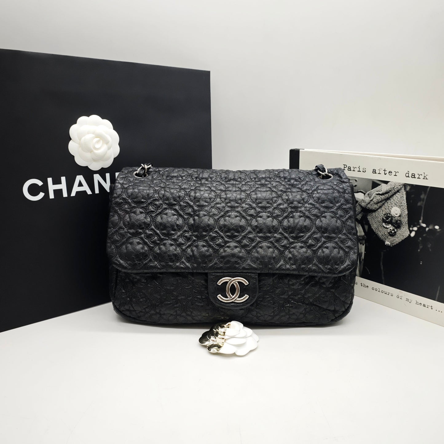 Chanel - Vintage Camellia Embossed Flap Bag - Leather - Black - (Medium)