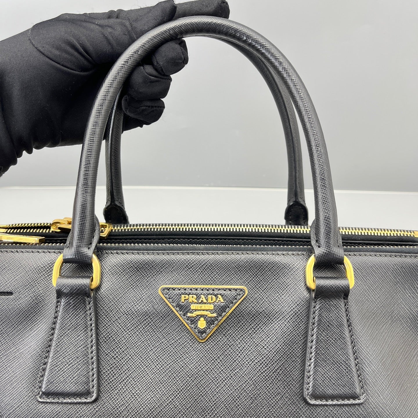 Prada - Saffiano Lux Double-Zip Tote (Galleria Bag) - Saffiano leather - Black - (medium)