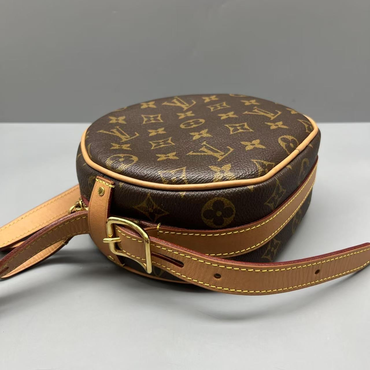 Louis Vuitton - Boite Chapeau Souple PM - Monogram coated canvas and Vachetta leather - Brown - (Small)