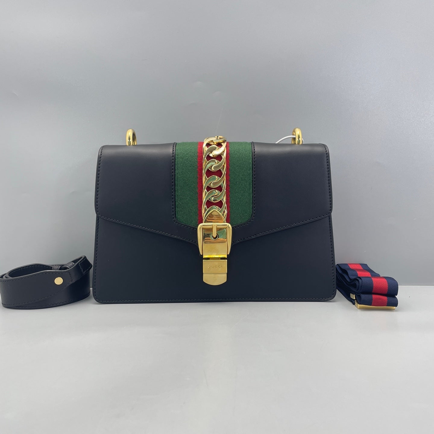 Gucci - Sylvie - Leather - Black - (Medium)