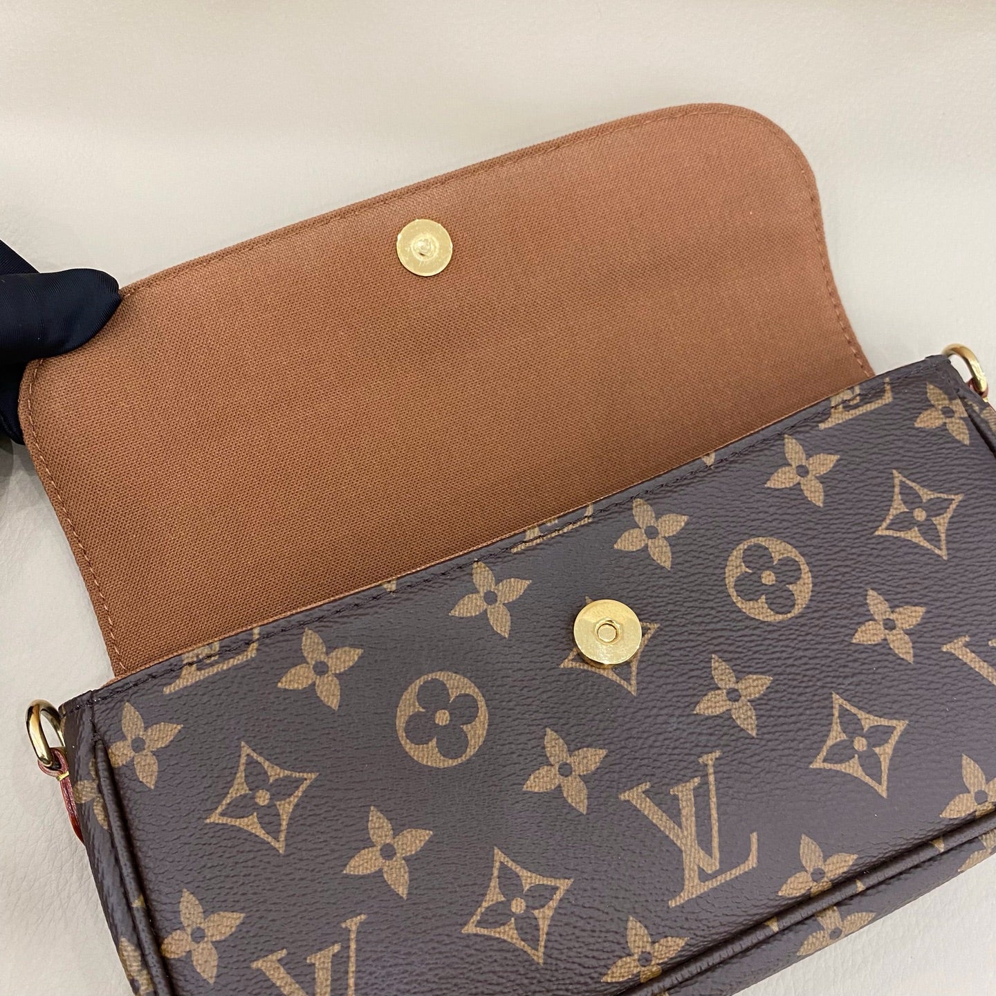 Louis Vuitton - Ivy Pochette - Monogram coated canvas with natural cowhide leather trim - Brown - (mini)