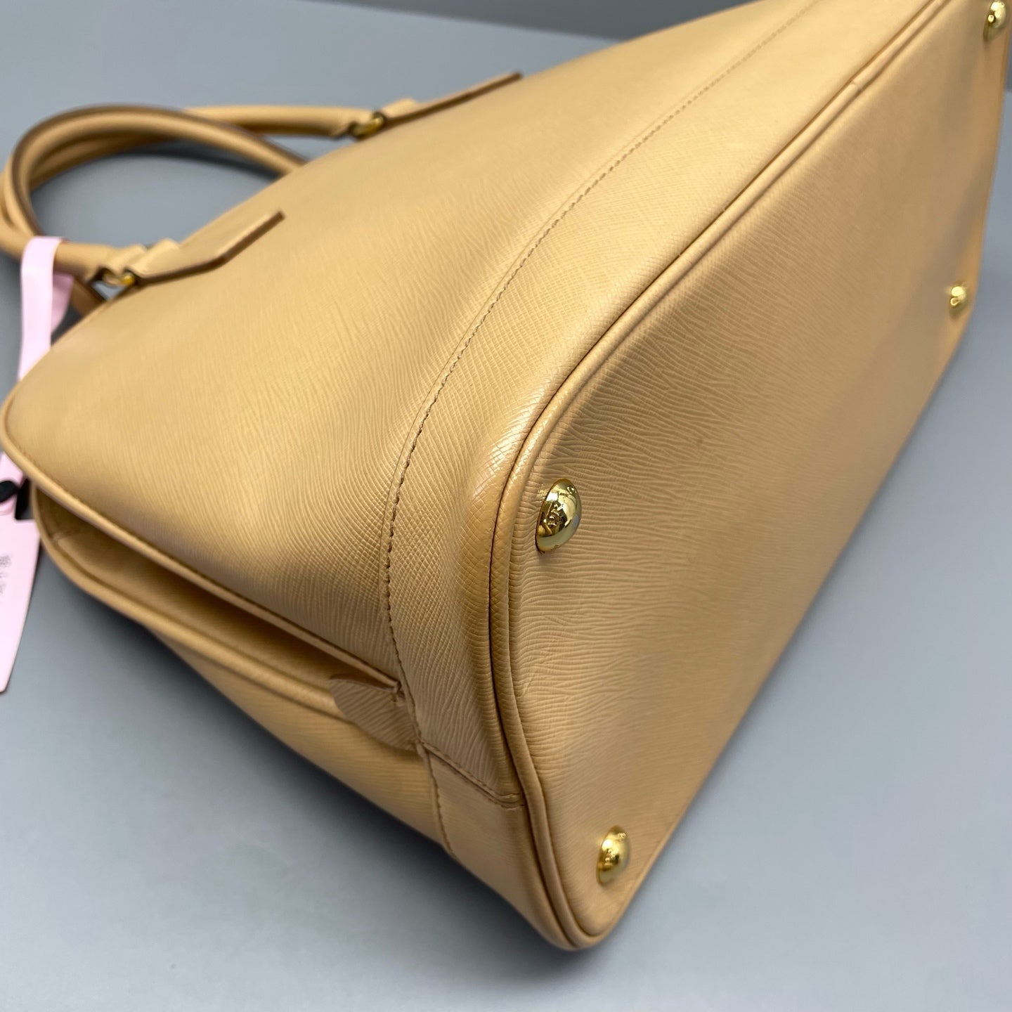 Prada - Saffiano Lux Dome Handbag - Saffiano leather - Beige - (medium)