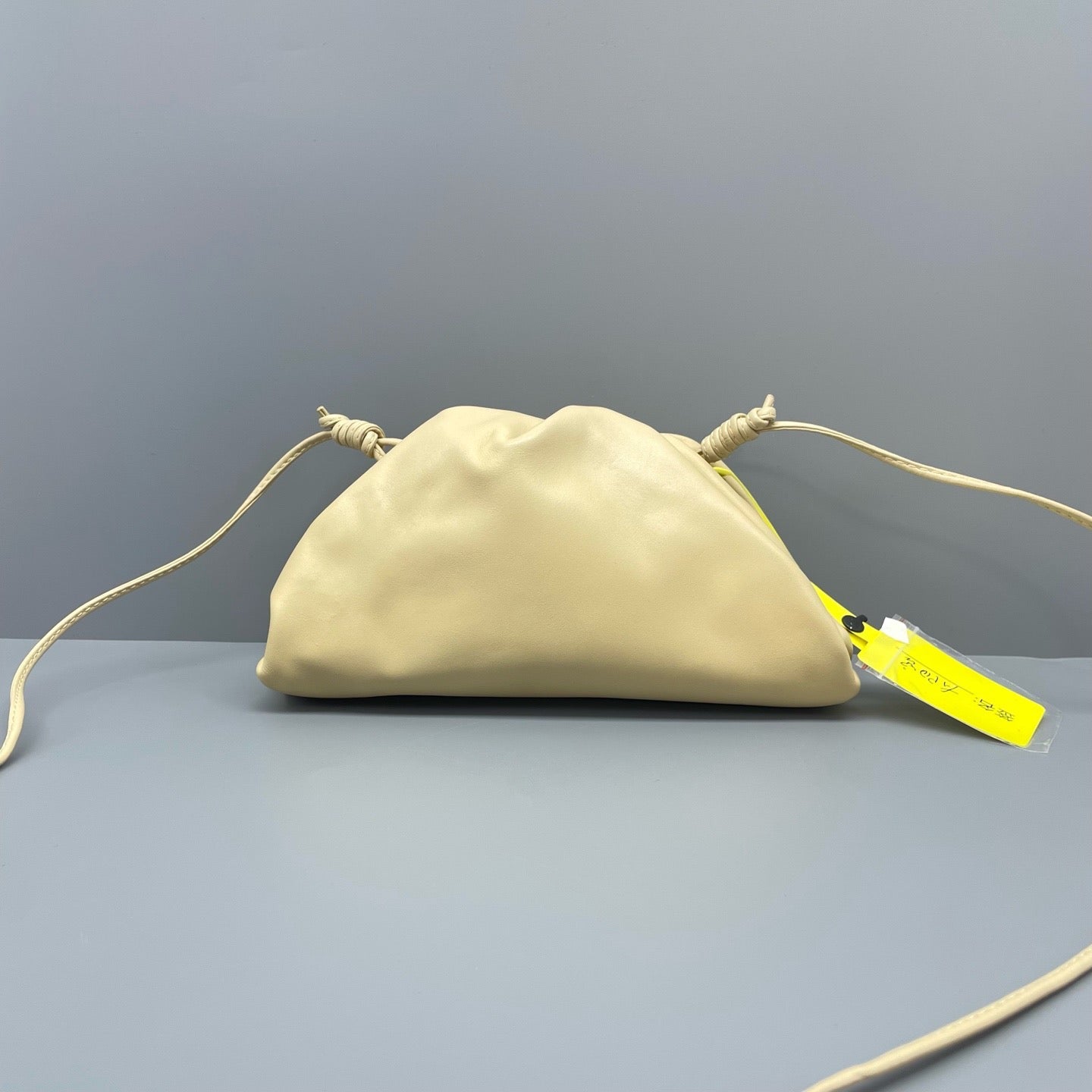 Bottega Veneta - The Pouch (Cloud Bag) - Leather - Beige - (mini)