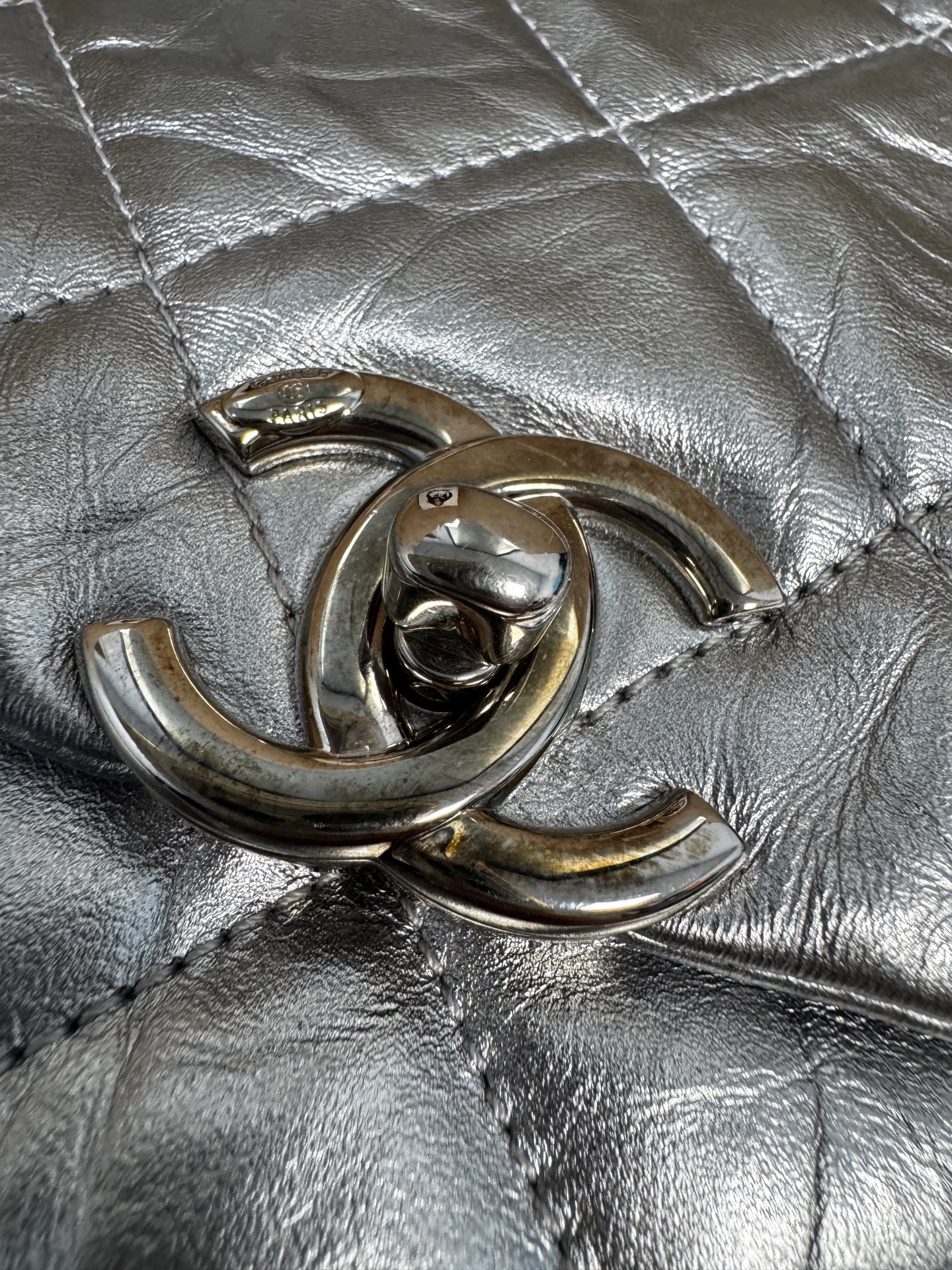 Chanel - Large Flap Bag - Aged calfskin leather - Silver - (Medium)