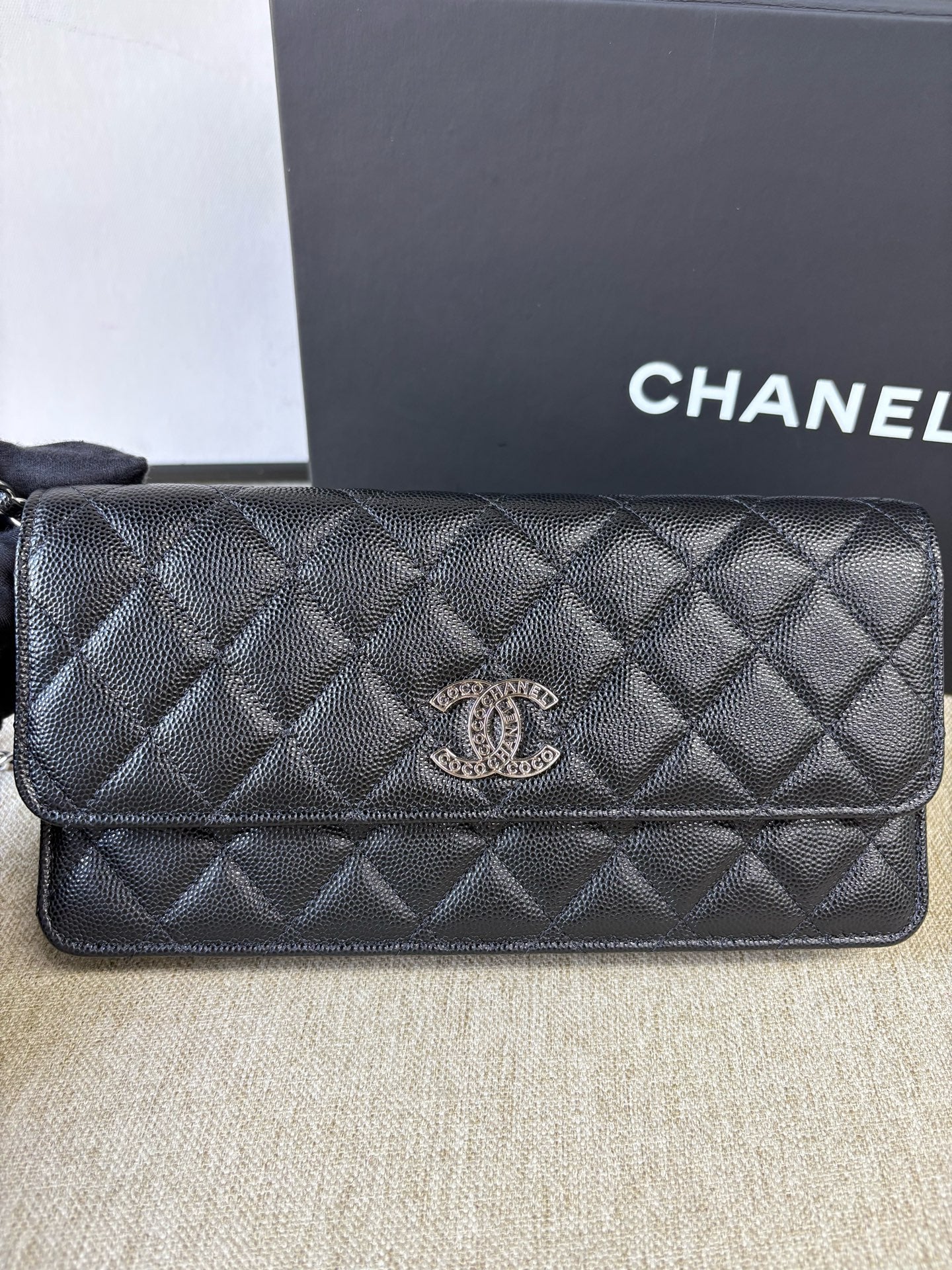 Chanel - Clutch with Chain - Shiny Grained Calfskin - Black - (mini)