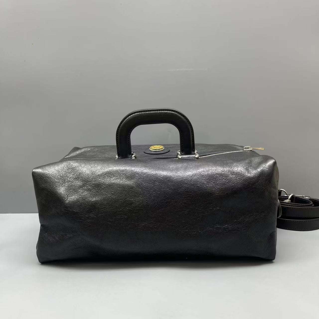 Gucci - Boston Bag - Oil-wax leather - Black - (medium)
