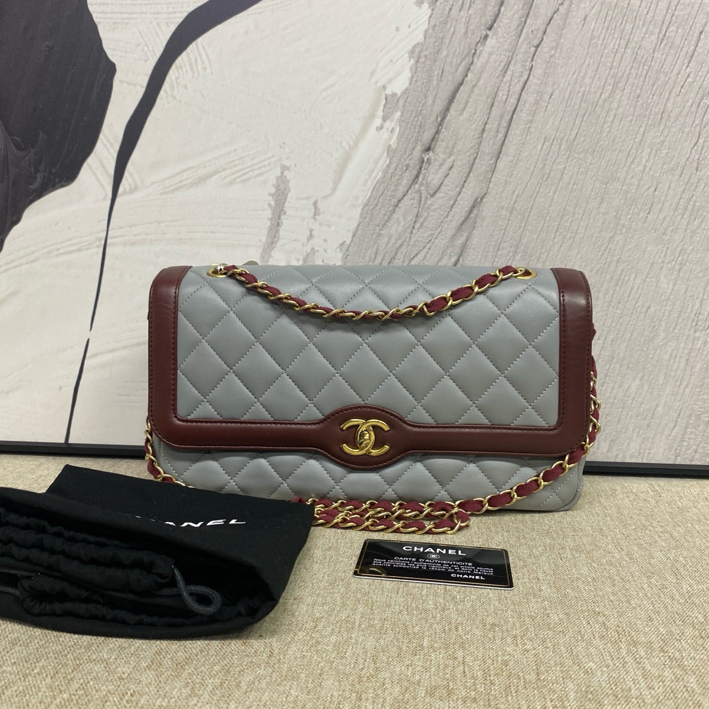 Chanel - Seasonal Classic Flap - Lambskin leather - Grey with Burgundy accents, Gold-Tone Hardware - (Medium)