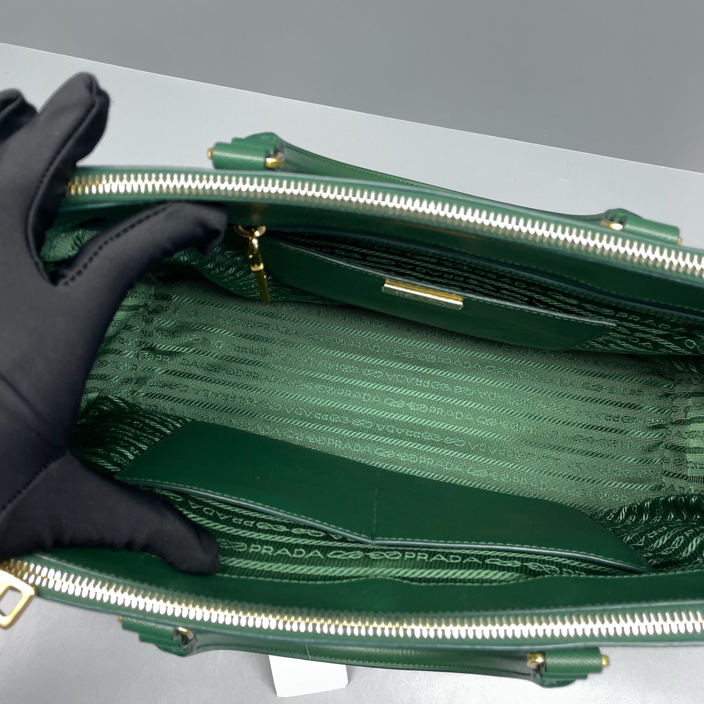 Prada - Saffiano Lux Tote - Leather - Green - (Medium)