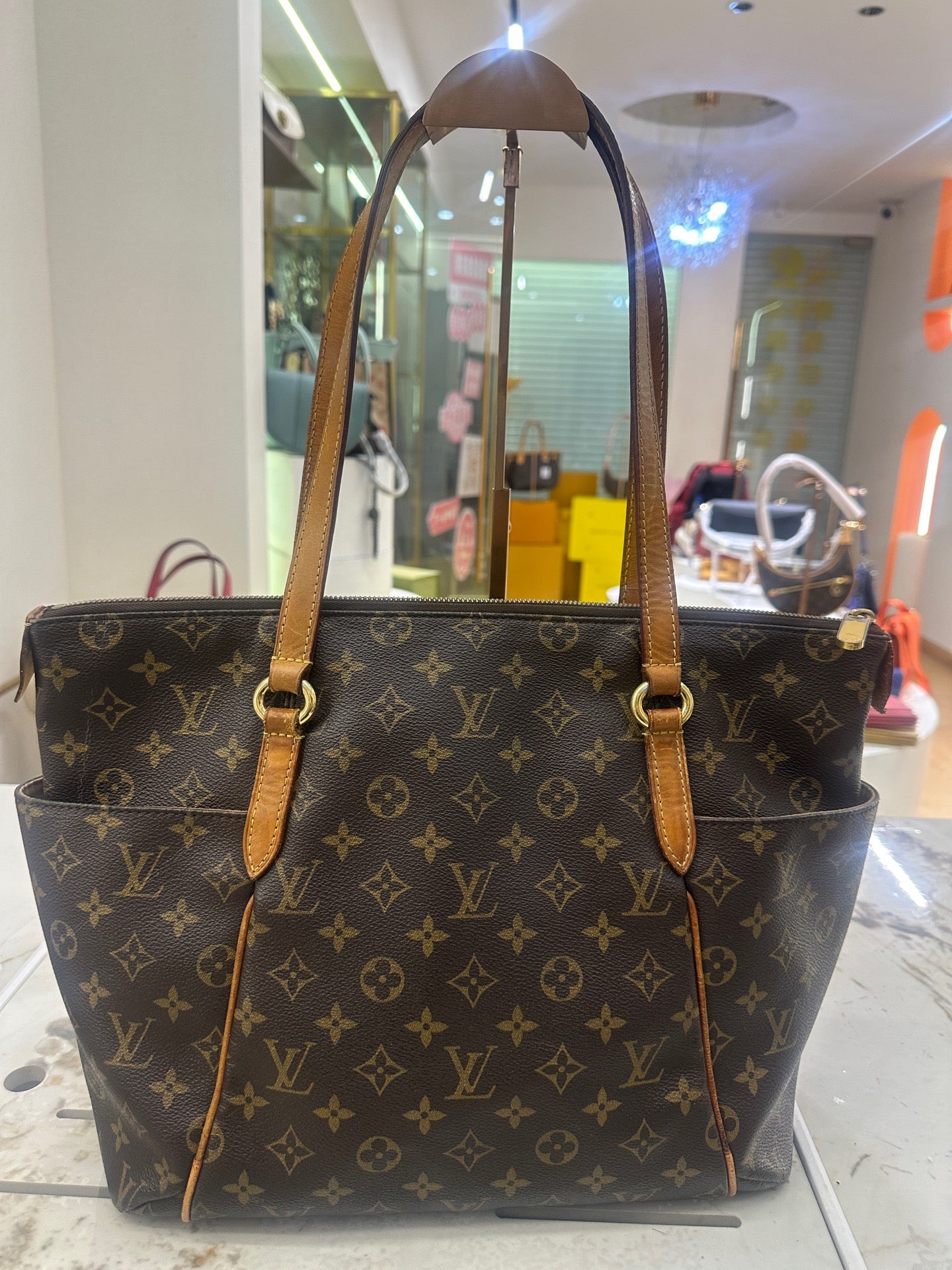 Louis Vuitton - Batignolles Vertical - Monogram canvas with Vachetta leather trim - Brown - (medium)