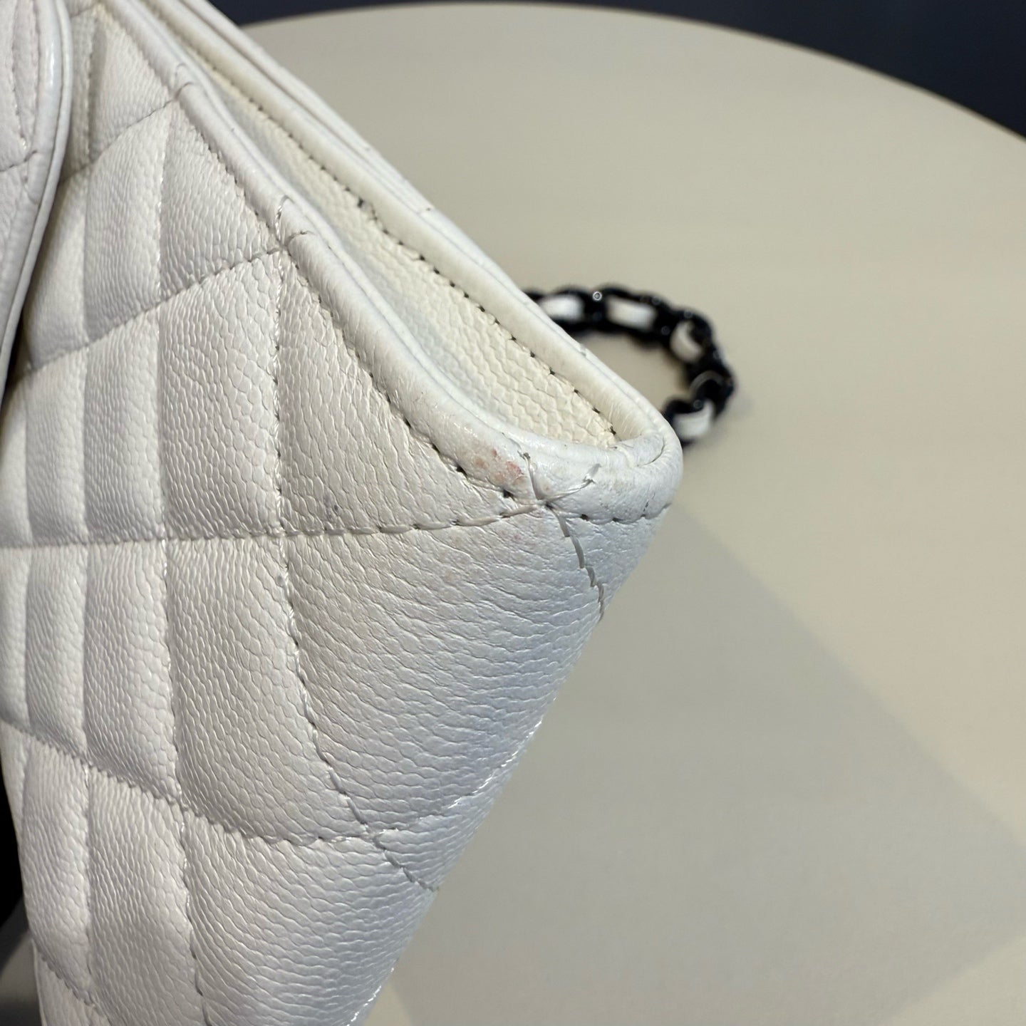 Chanel - Quilted Phone Holder with Chain - Pebbled leather - White - (mini)