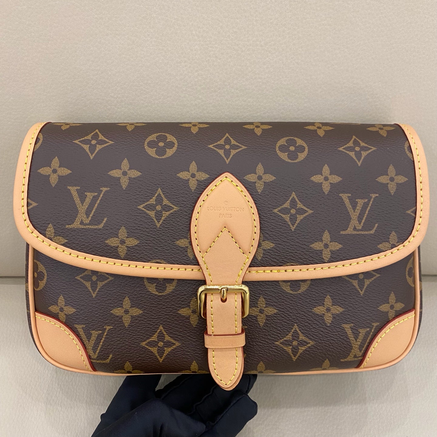 Louis Vuitton - Baguette Bag - Monogram coated canvas with natural cowhide leather trim - Brown - (small)
