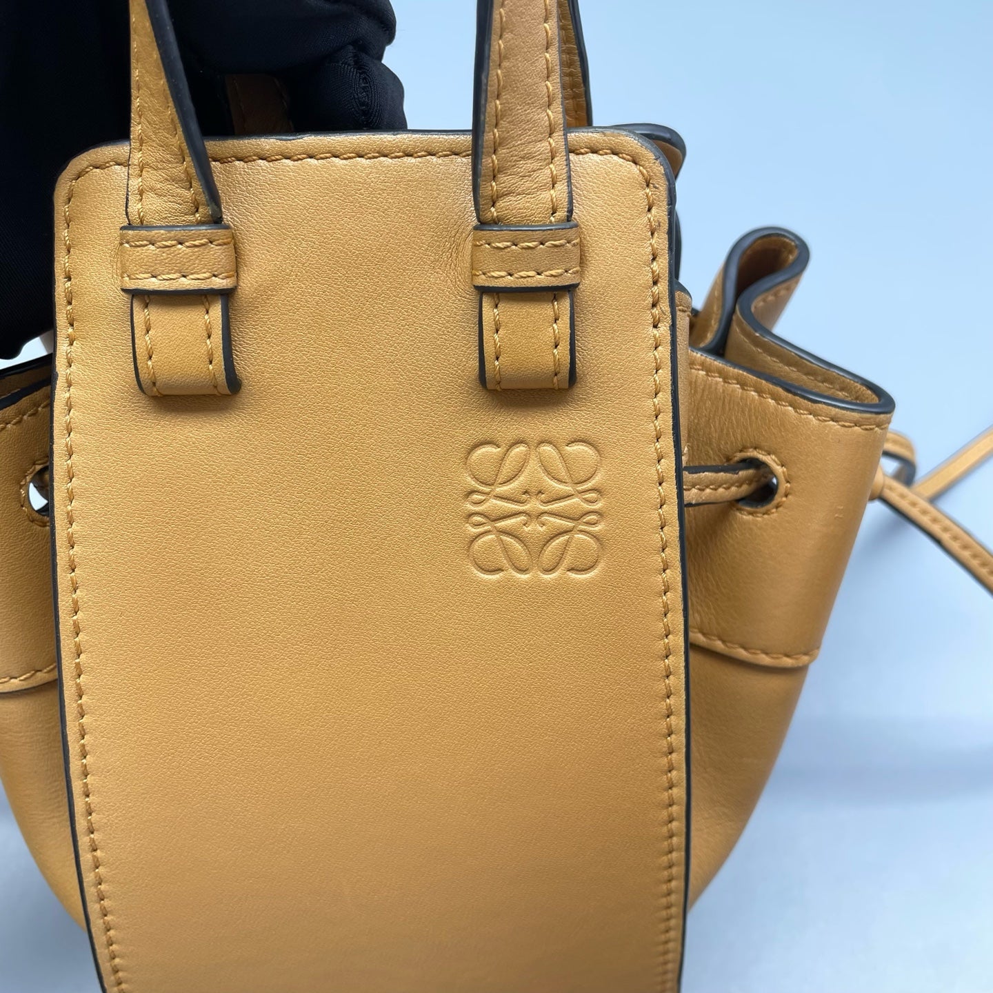 Loewe - Hammock Mini Bag - Calfskin leather - Caramel - (mini)