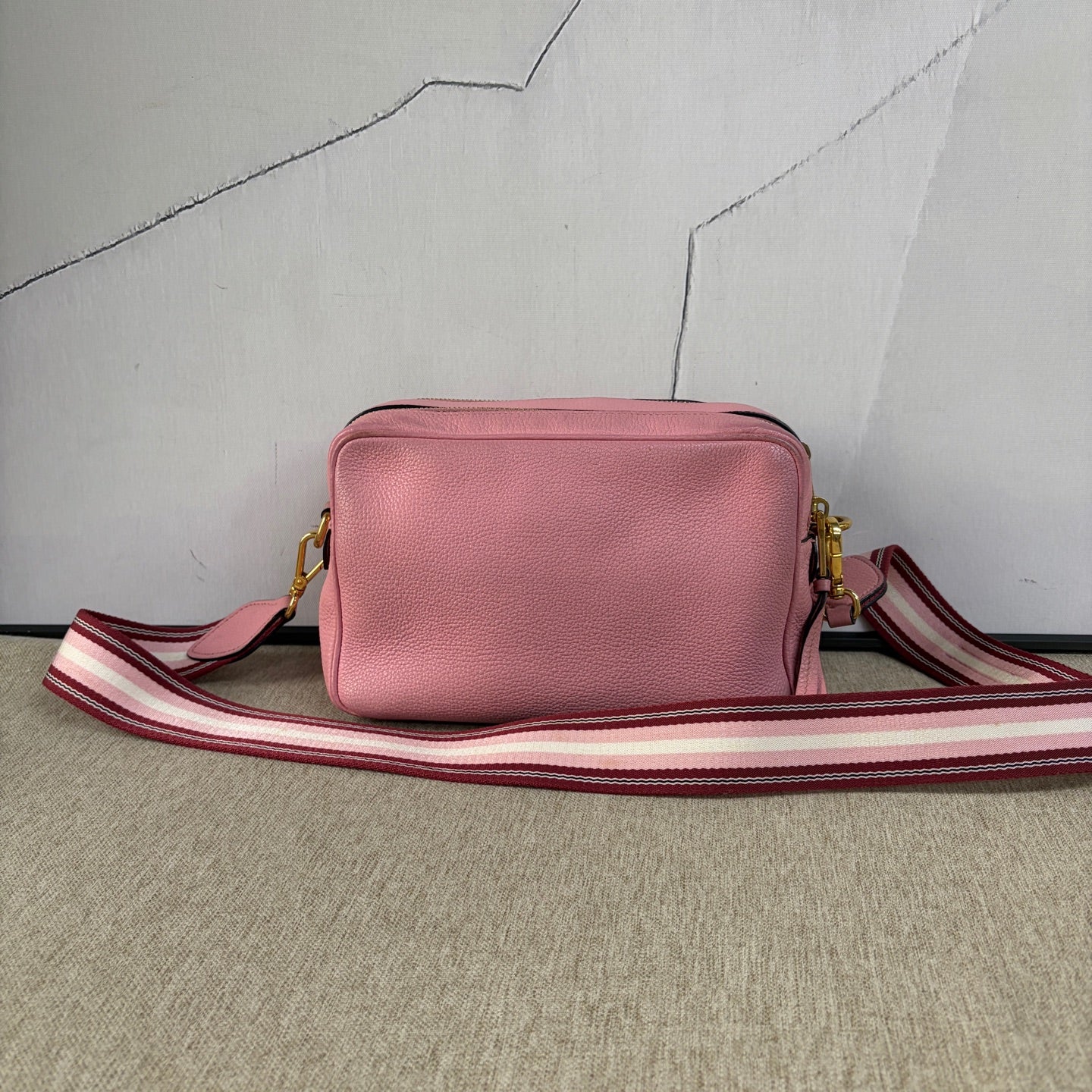 Prada - Vitello Daino Camera Bag - Grained calfskin leather - Pink with Gold-Tone Hardware - (Small)