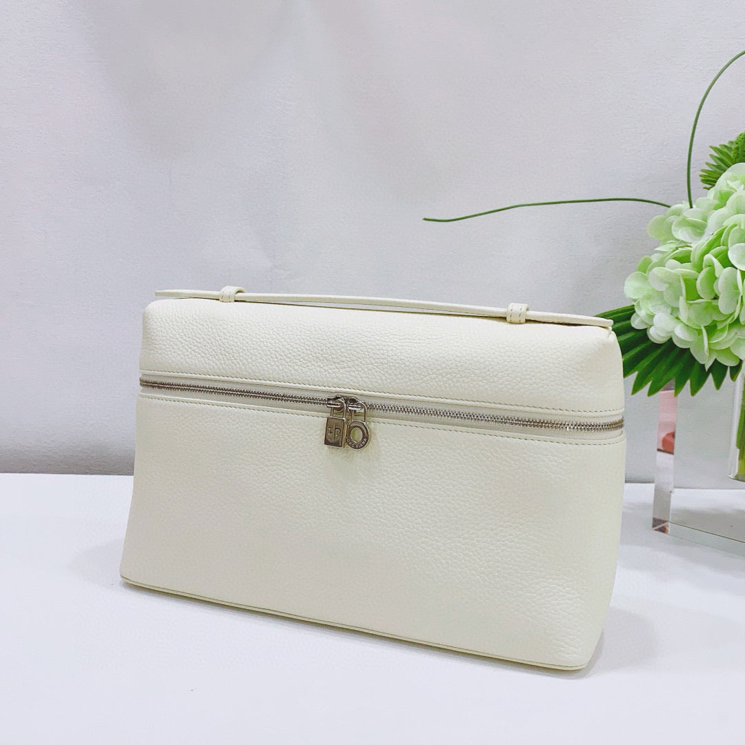 Loro Piana - Extra Pocket L27 - Grained leather - Milkshake White - (medium)