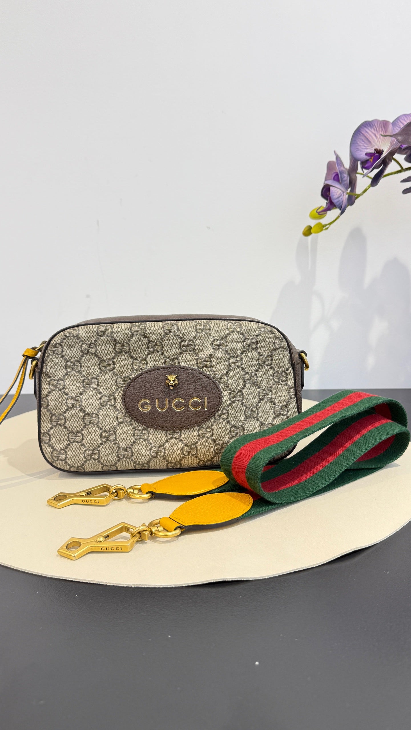 Gucci - Tiger Head Camera Bag - GG Supreme coated canvas with pebbled leather trim - Brown - (Small)