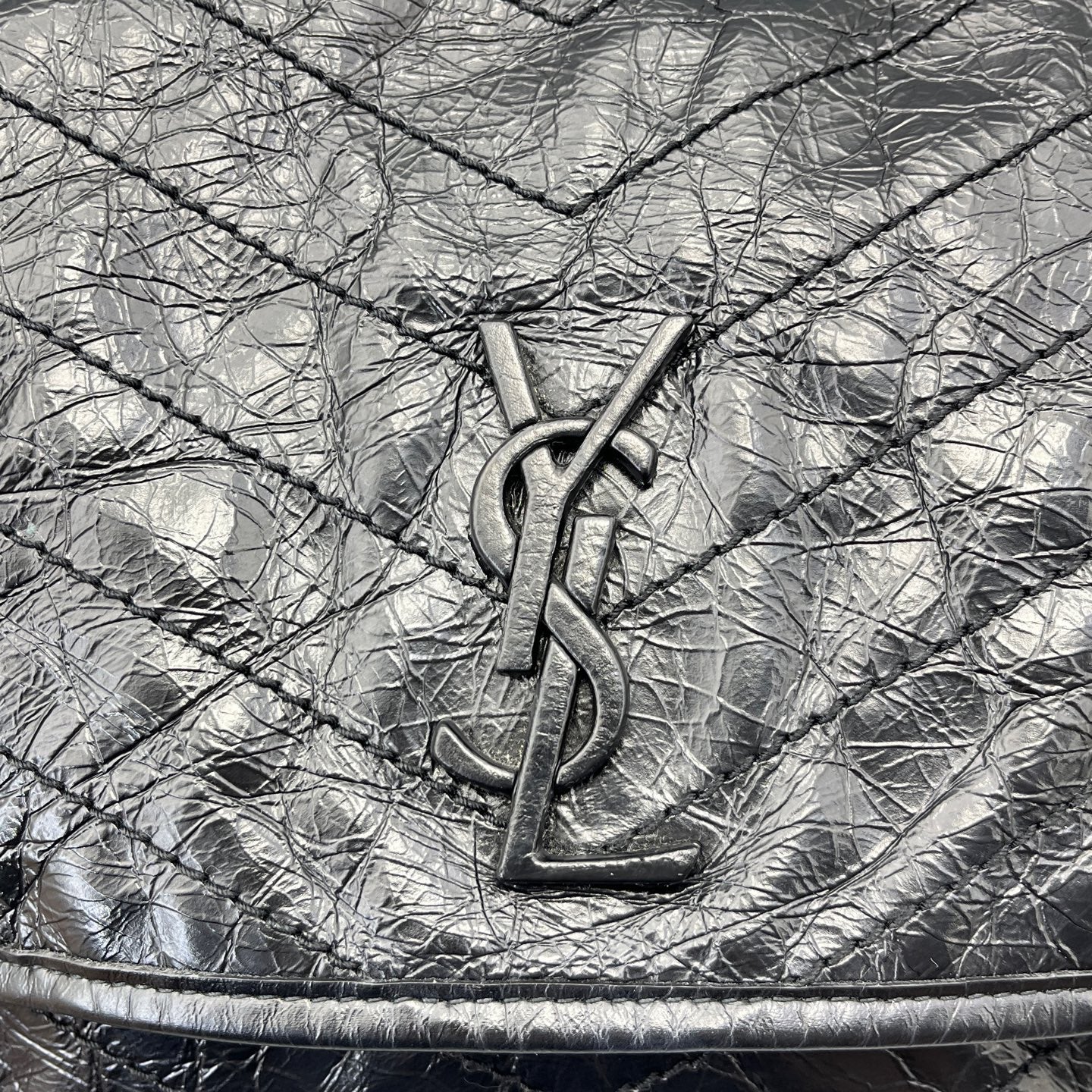 Saint Laurent - Niki Medium - Crinkled leather - Black - (Medium)