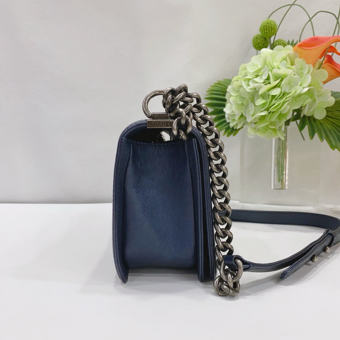 Chanel - Le Boy - Calfskin leather - Blue - (Medium)