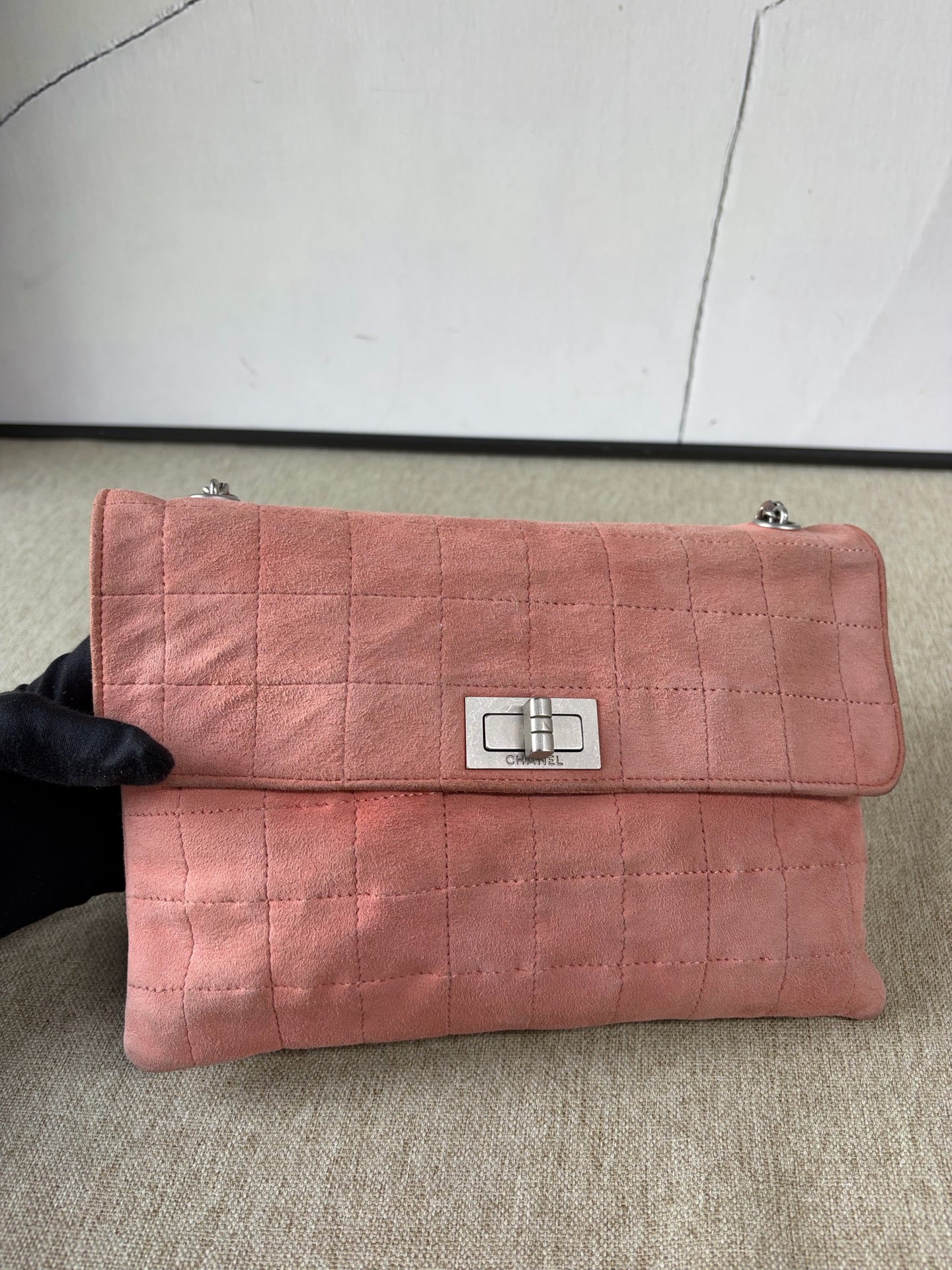 Chanel - Chocolate Bar Flap Bag - Suede - Pink - (Small)