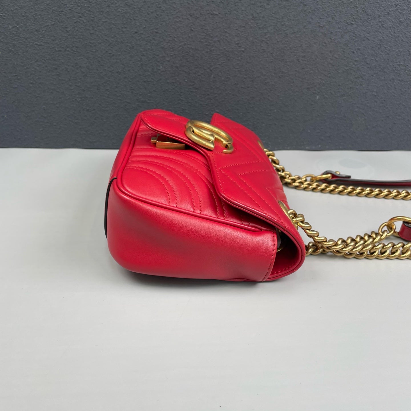 Gucci - GG Marmont Matelassé Mini Shoulder Bag - Calfskin leather - Red with Gold-Tone Hardware - (mini)